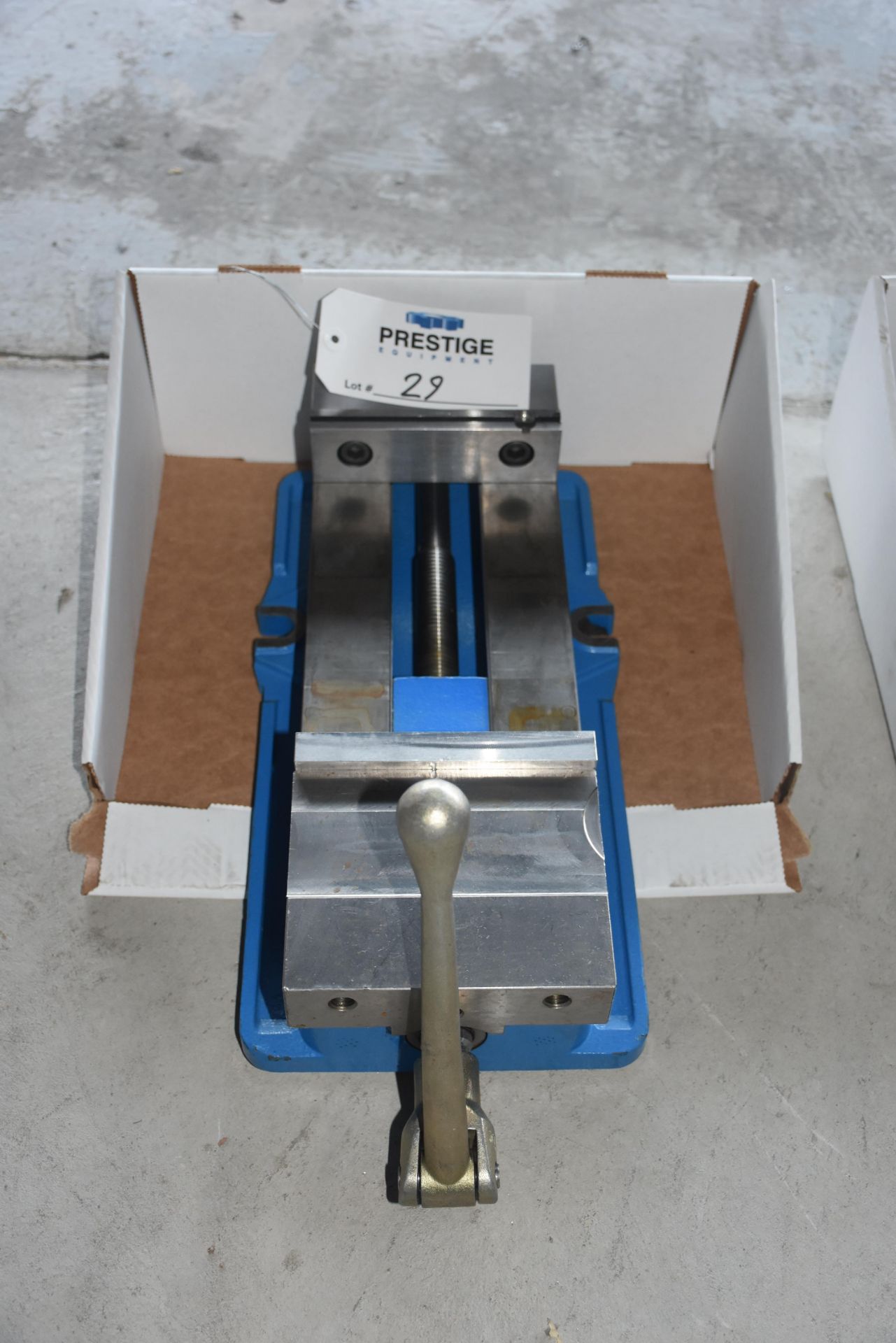 KURT D688 8.8" Anglock Vise - Image 2 of 2