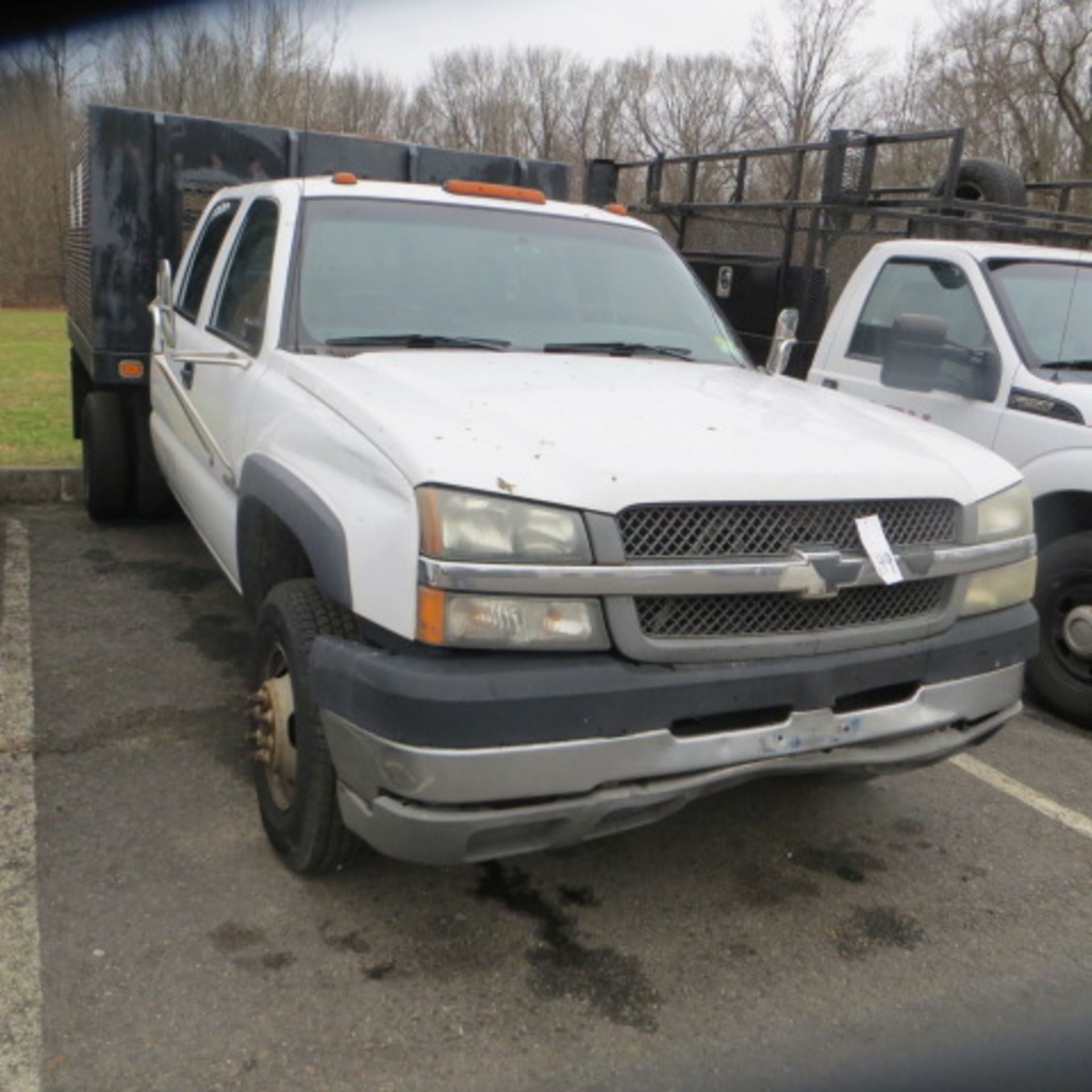 2003 CHEVY 3500 DUALLY CREW CAB STEEL STAKEBODY W/ DIAMOND PLATE SIDES… - Image 2 of 4