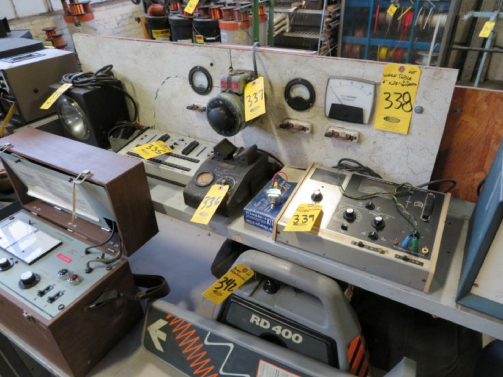 TEST BENCH W/SHELF, W/ DIALS