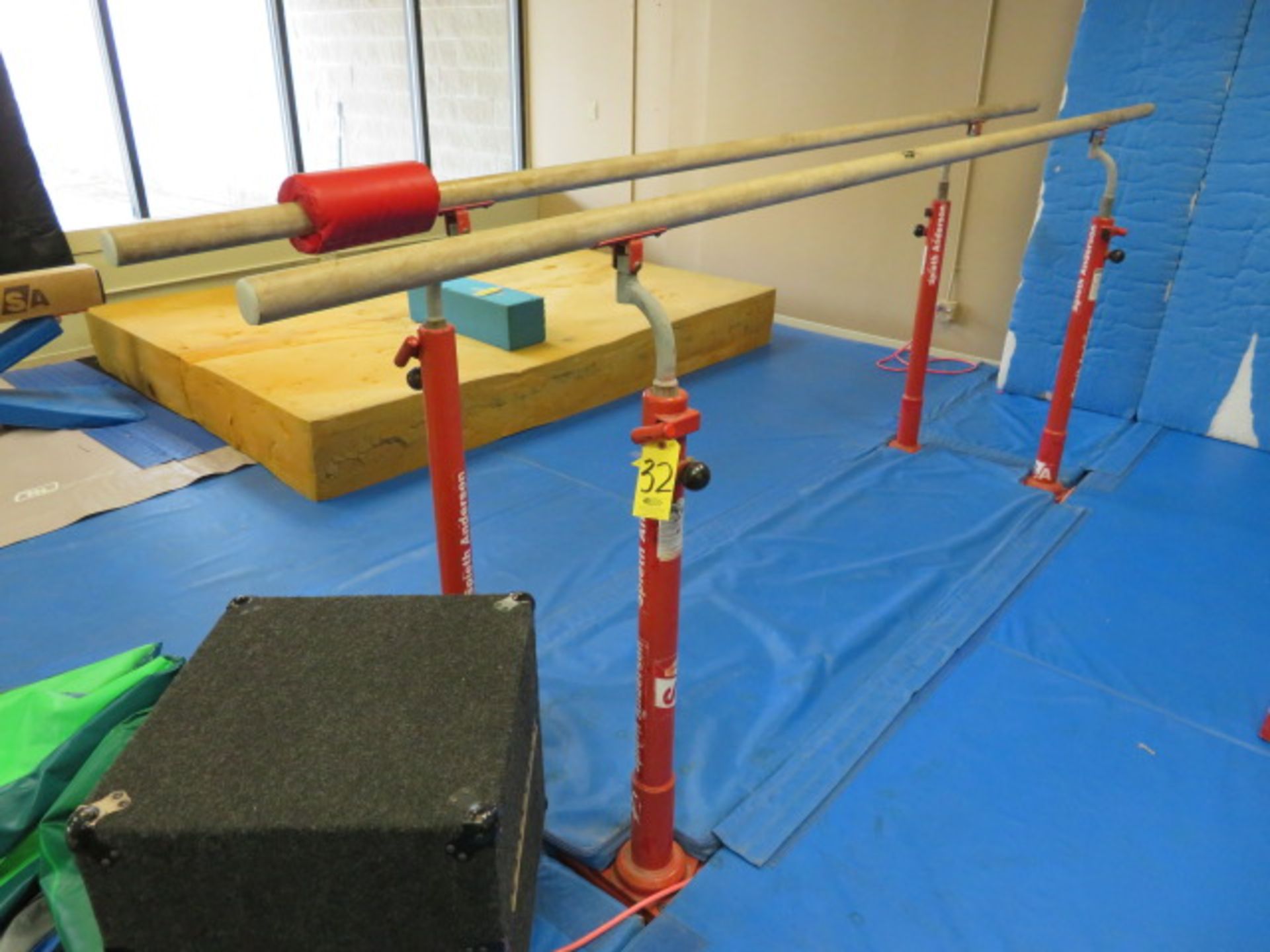SPEITH ANDERSON COMPETITION PARALLEL BARS (MATS INCLUDED)