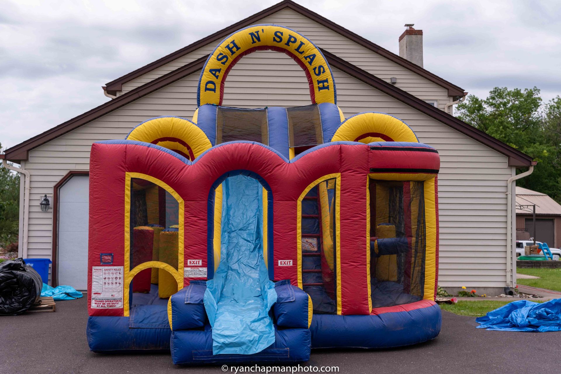 DASH 'N SPLASH INFLATABLE - (LOCATED AT TELFORD, PA)