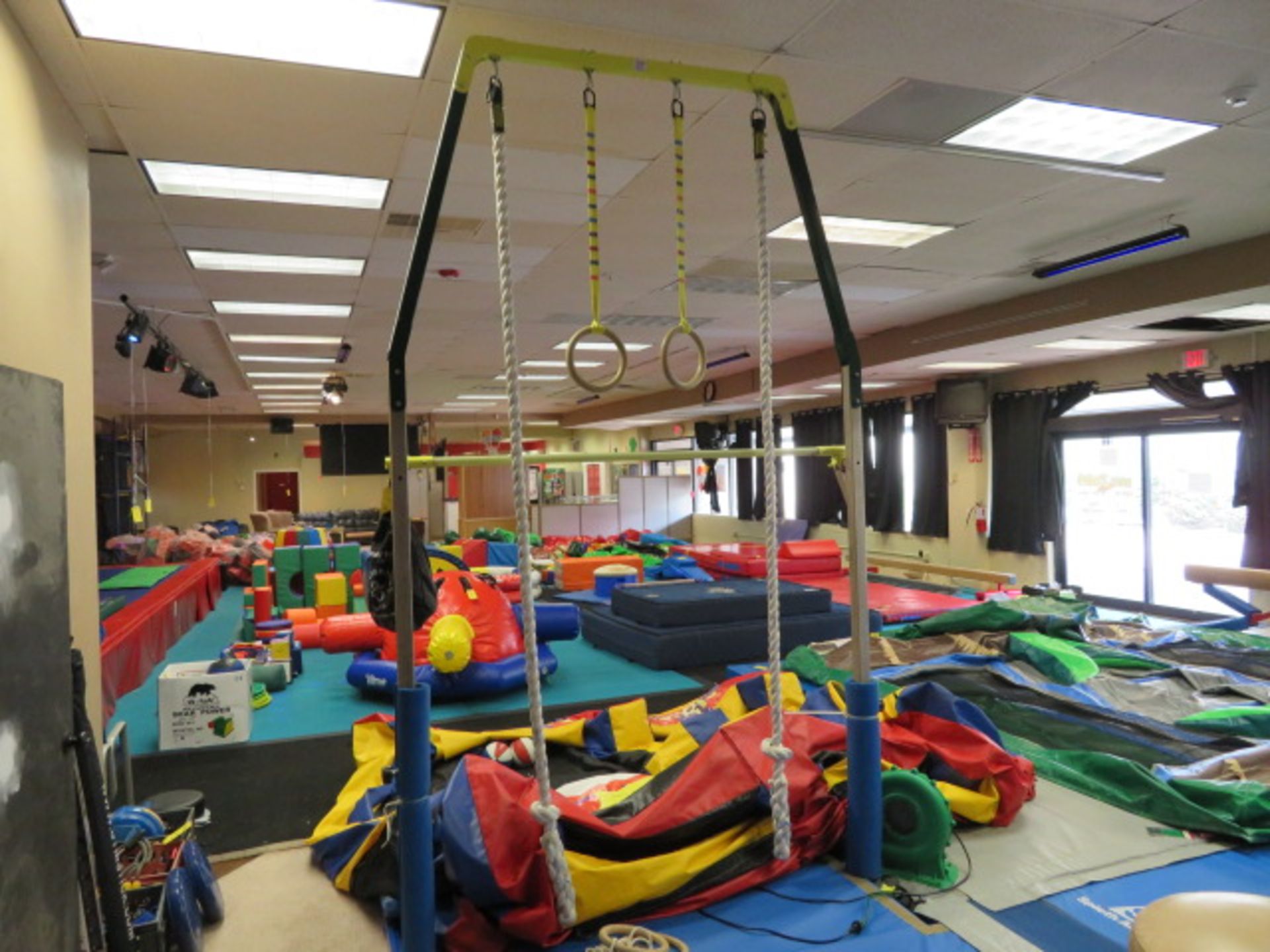 LITTLE ATHLETES TOWER SYSTEM W/RINGS, ROPES & BAR (MATS NOT INCLUDED) - Image 2 of 3