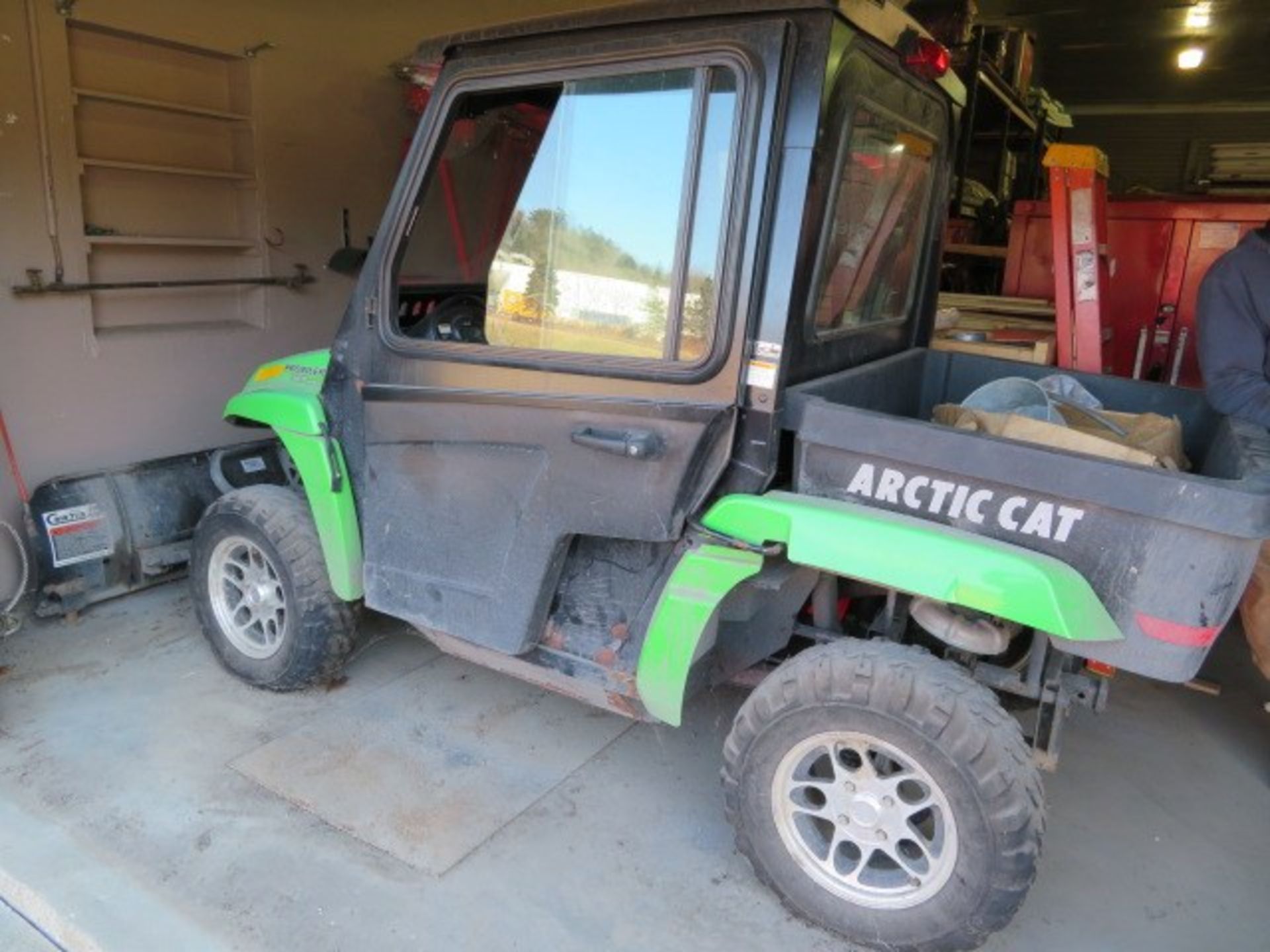 2009 ARCTIC CAT PROWLER XT 650 W/ CURTIS SNOW PLOW W/ CONTROL, ENCLOSED CAB & POLY PICK UP BED - Image 2 of 5