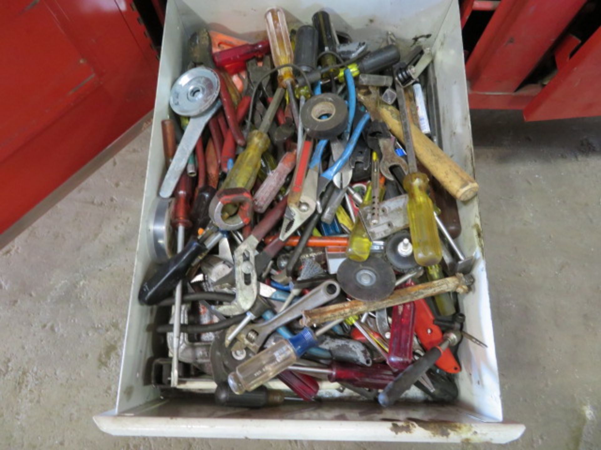 PORTABLE MECHANIC TOOL BOX WITH CONTENTS - Image 7 of 10