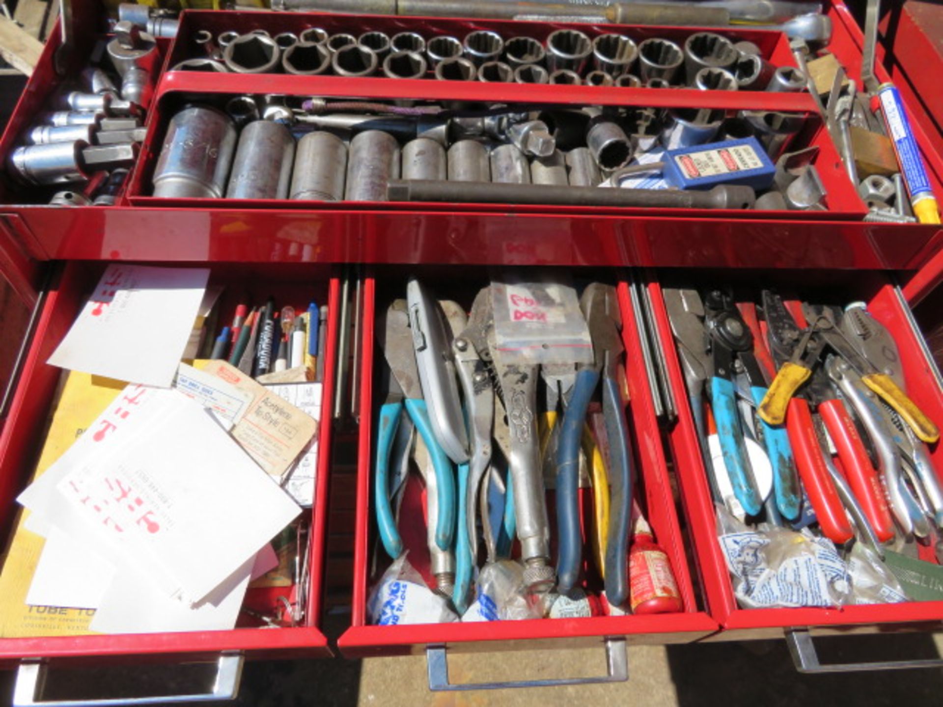 PORTABLE MECHANIC TOOL BOX WITH CONTENTS - Image 3 of 28