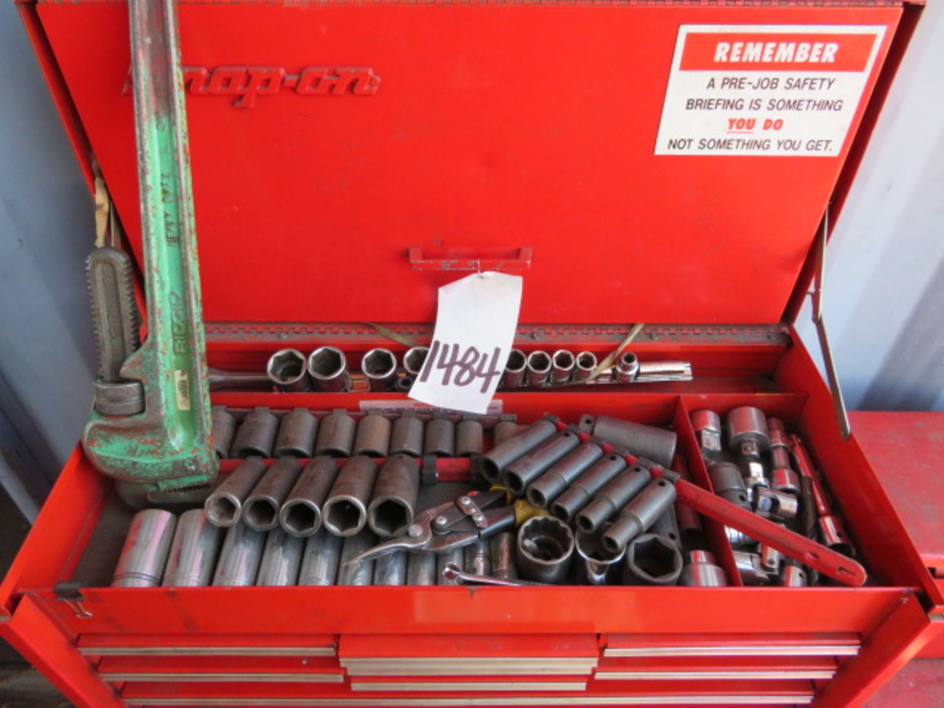 PORTABLE MECHANIC TOOL BOX WITH CONTENTS - Image 2 of 9