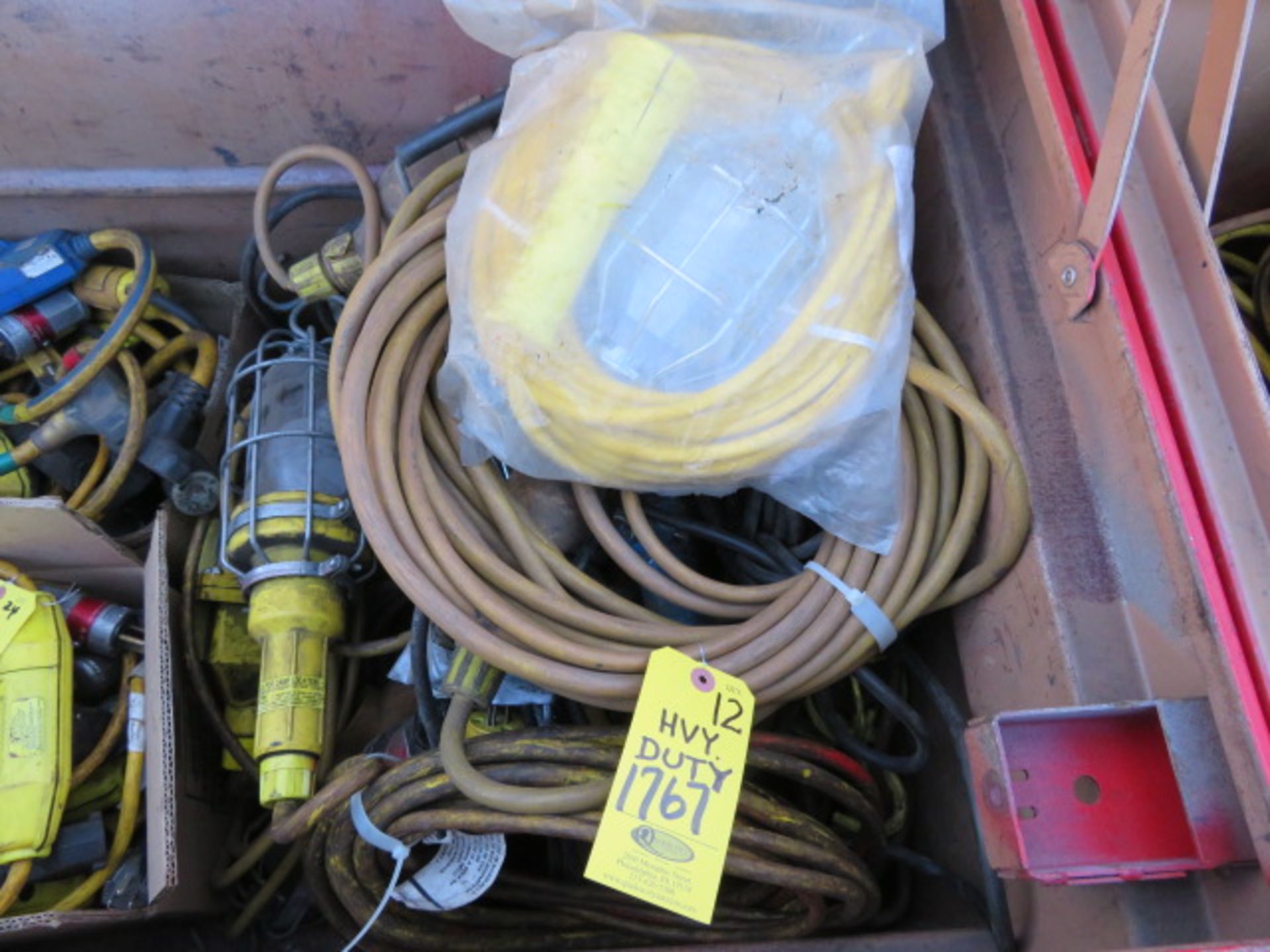 (12) HEAVY DUTY EXTENSION CORDS