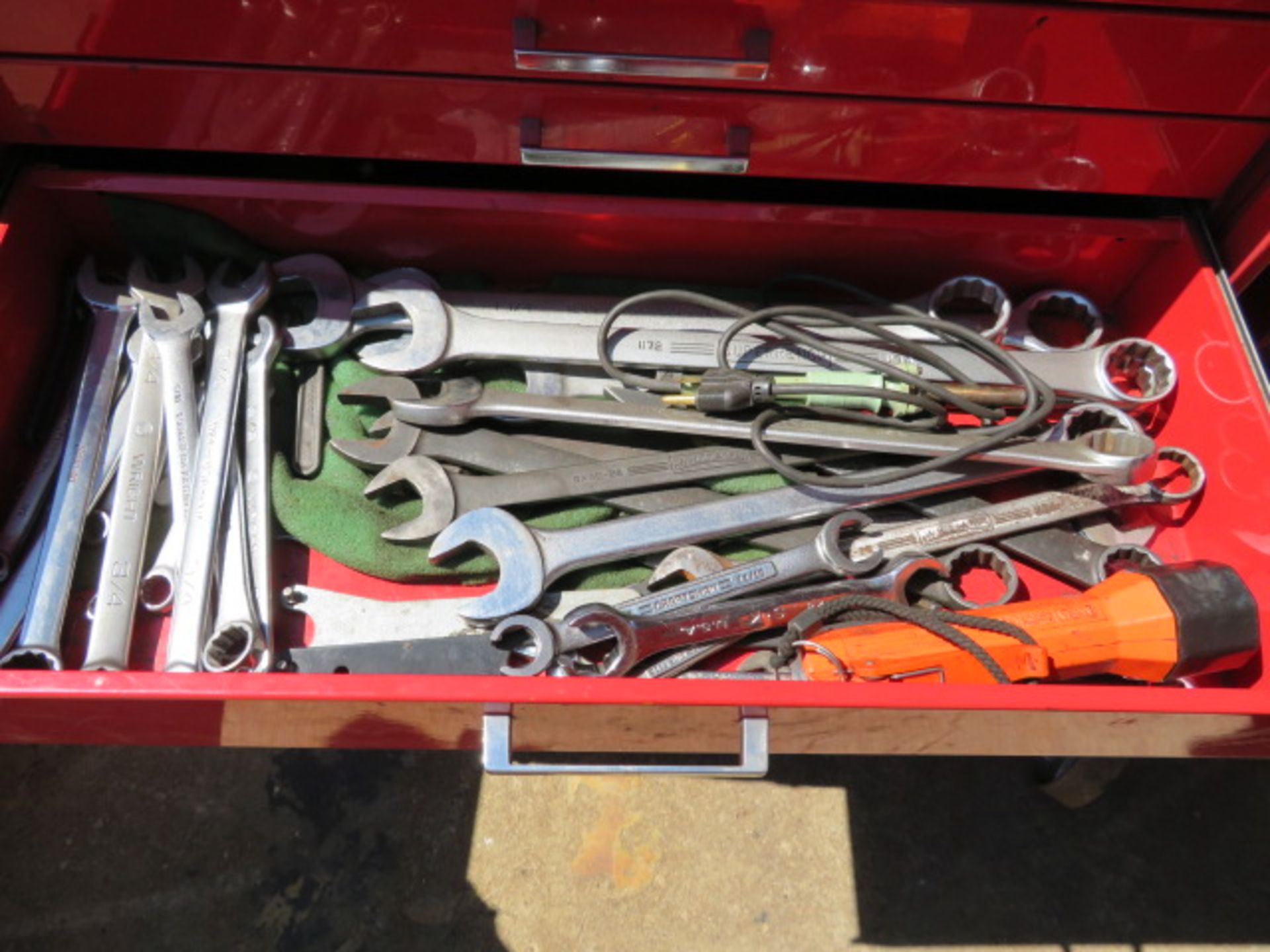 PORTABLE MECHANIC TOOL BOX WITH CONTENTS - Image 6 of 28