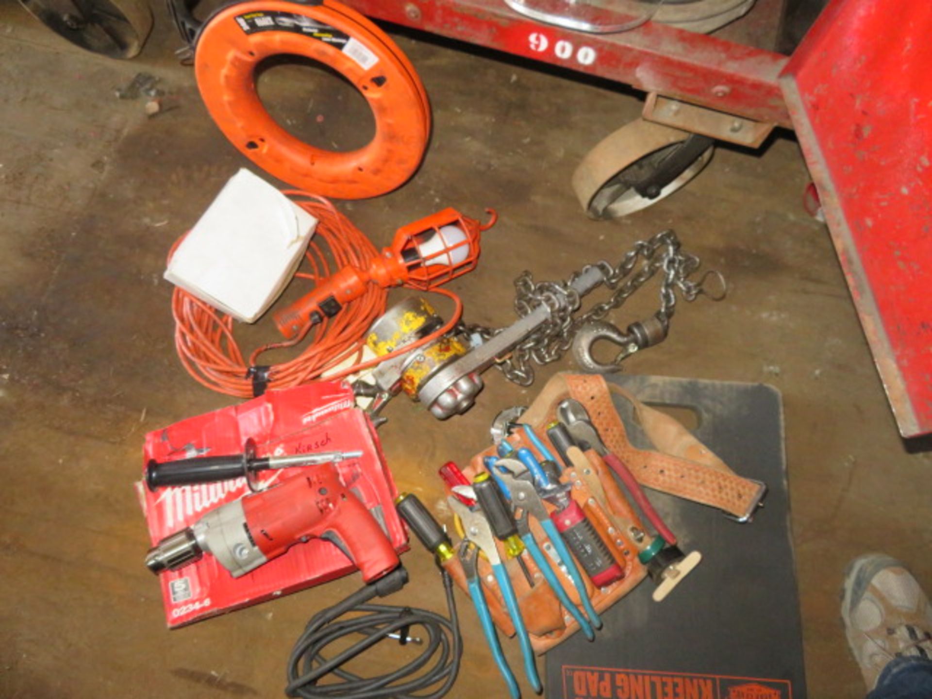 PORTABLE MECHANIC TOOL BOX WITH CONTENTS - Image 20 of 28