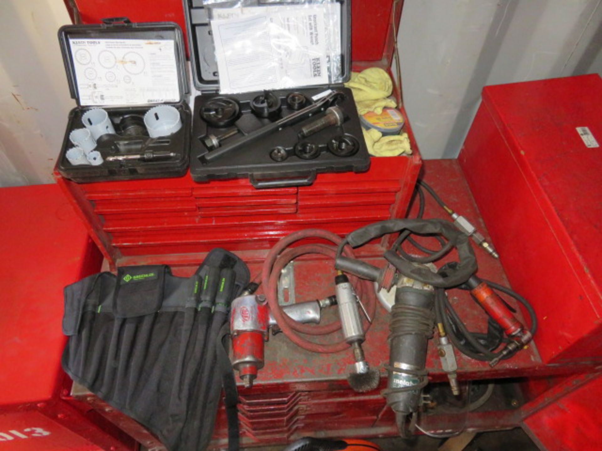 PORTABLE MECHANIC TOOL BOX WITH CONTENTS - Image 21 of 28