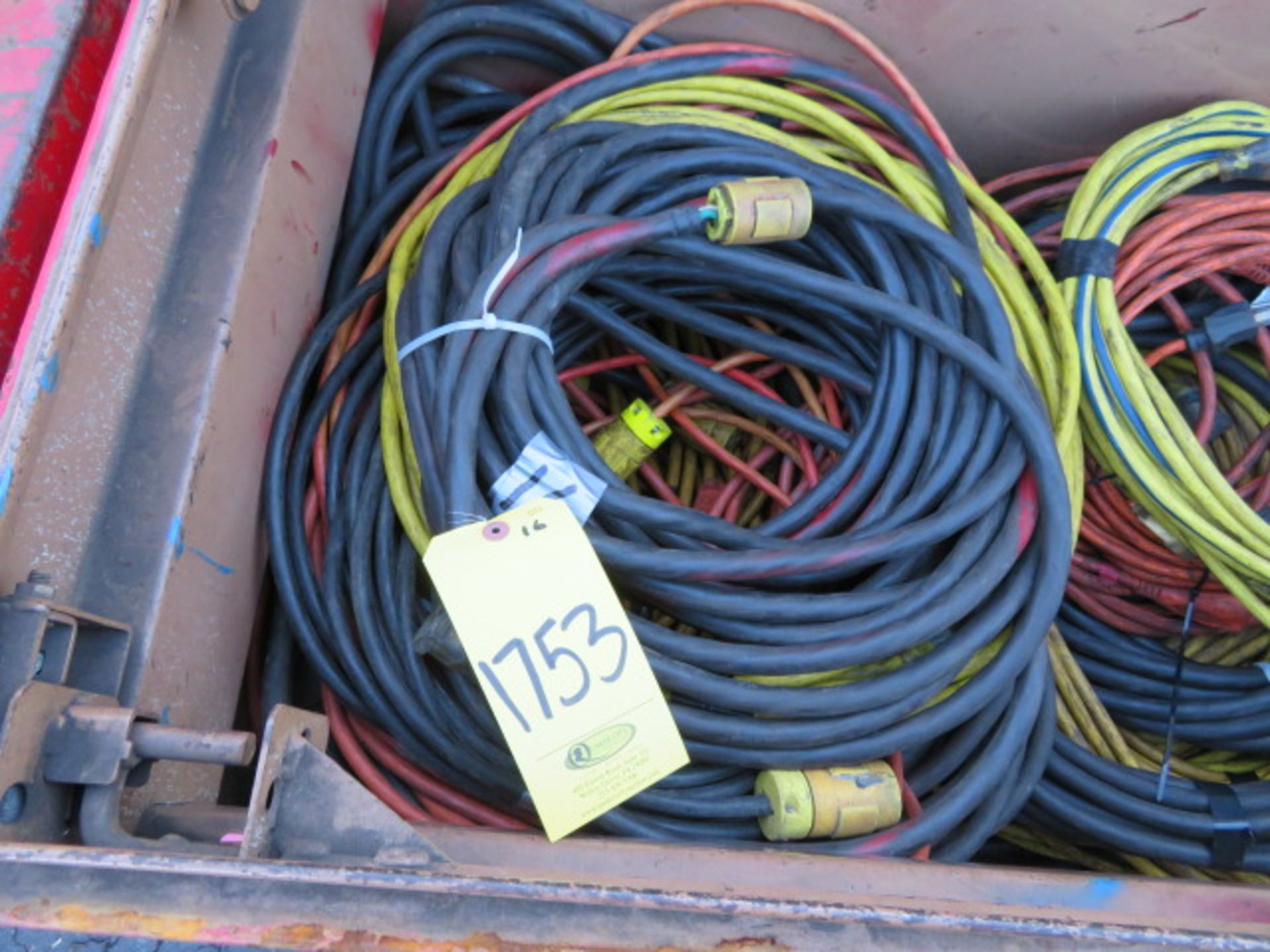 (16) EXTENSION CORDS