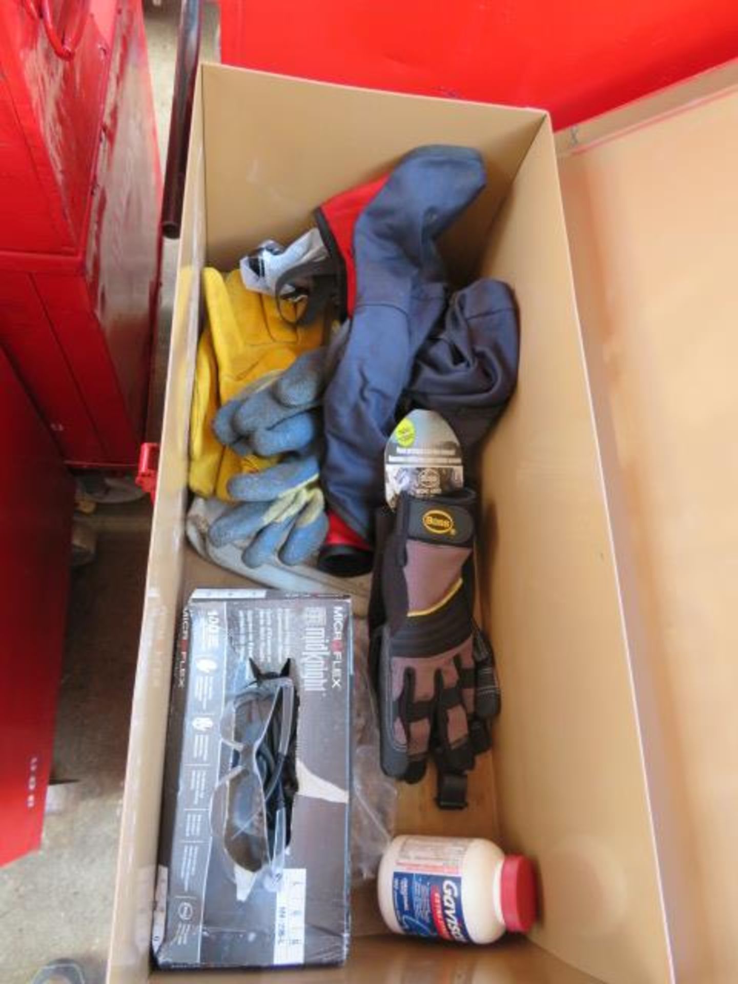 PORTABLE MECHANIC TOOL BOX WITH CONTENTS - Image 2 of 18