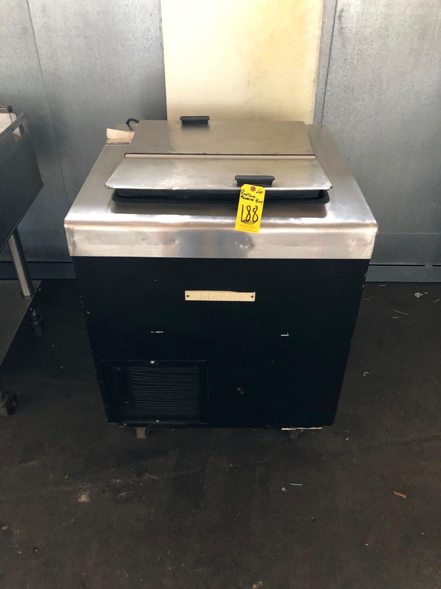 RAETONE DBL DOOR DIPPING FREEZER CABINET (Located - Phila., PA)