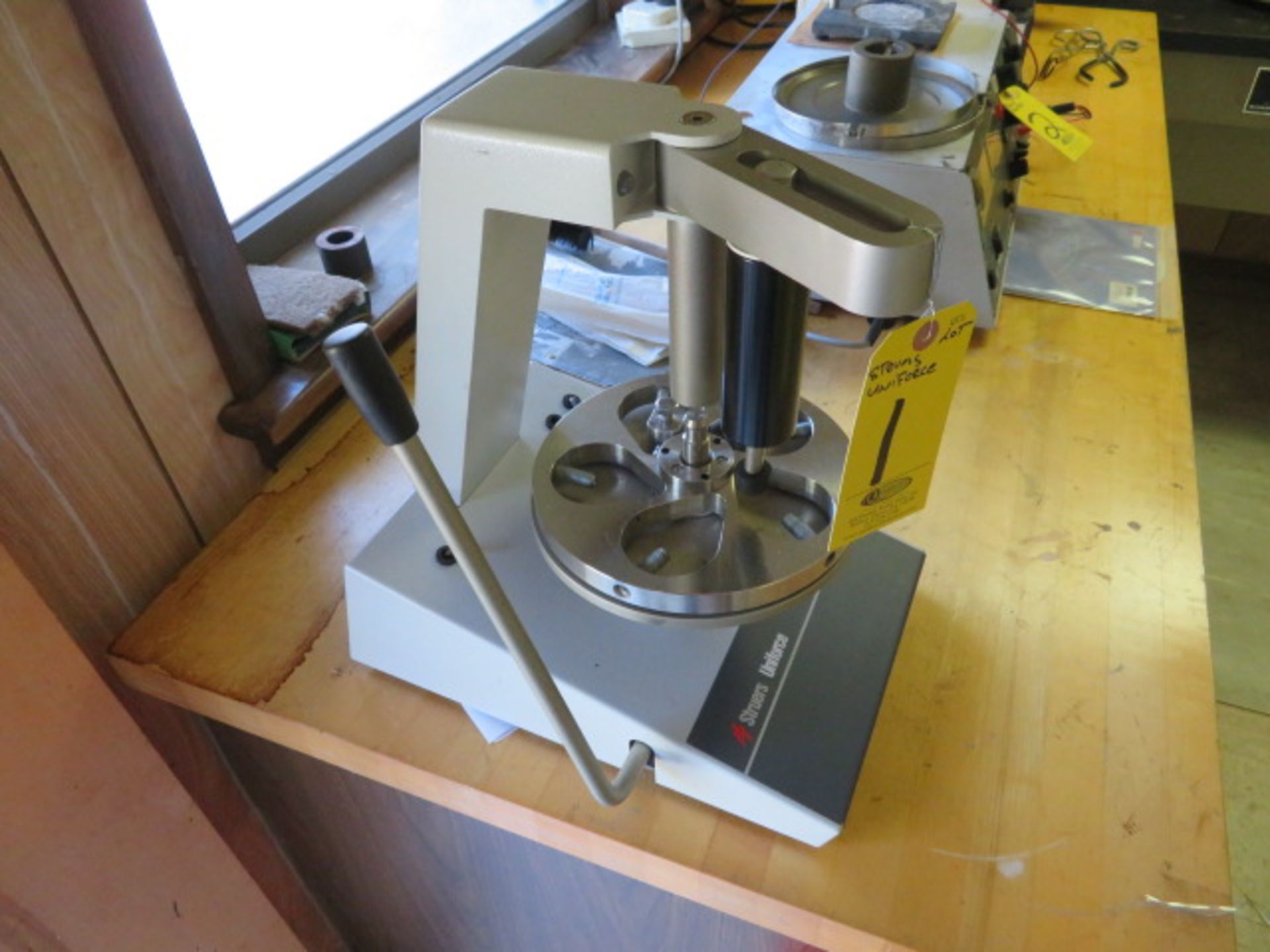 2011 STRUERS UNIFORCE SPECIMEN LEVELLER, S/N 48810283, SAMPLE MOUNTING PRESS FOR SPECIMEN HOLDERS - Image 2 of 3