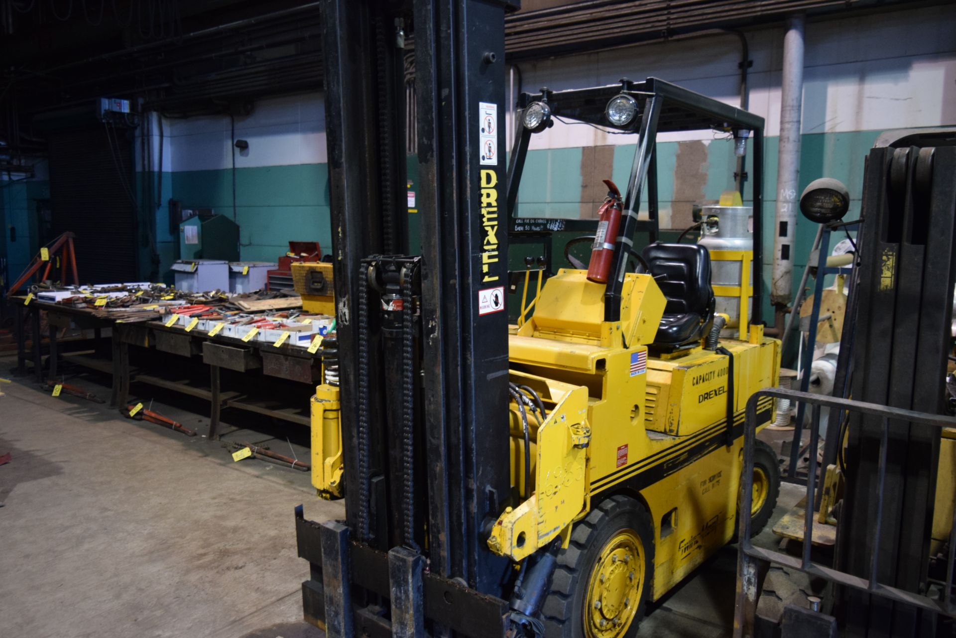 DREXEL MODEL R40Sl-l LP POWERED NARROW AISLE SWING MAST FORK LIFT TRUCK, S/N 23008-4-25, RATED AT - Image 3 of 4