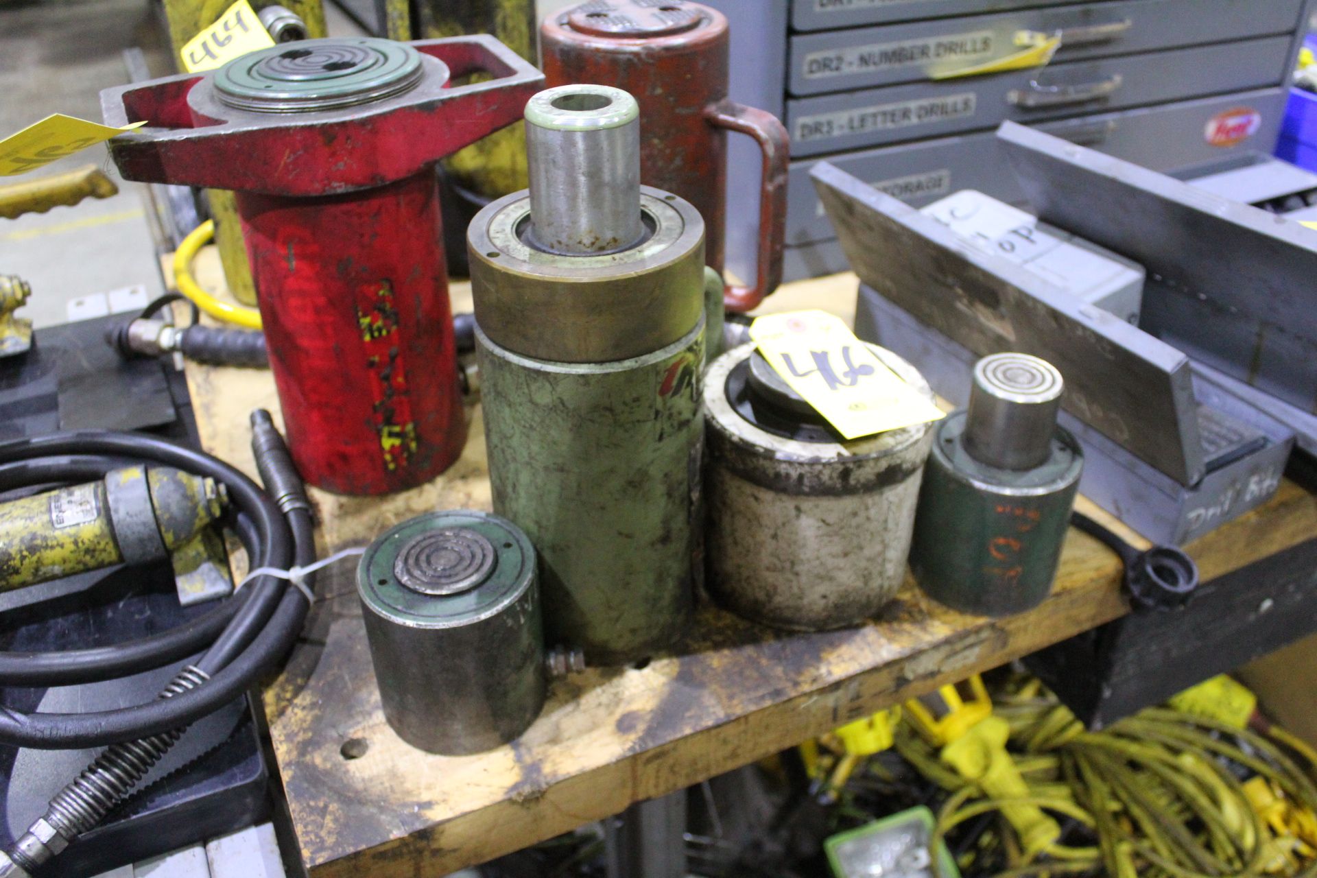 (4) ASST. HYDRAULIC JACKS