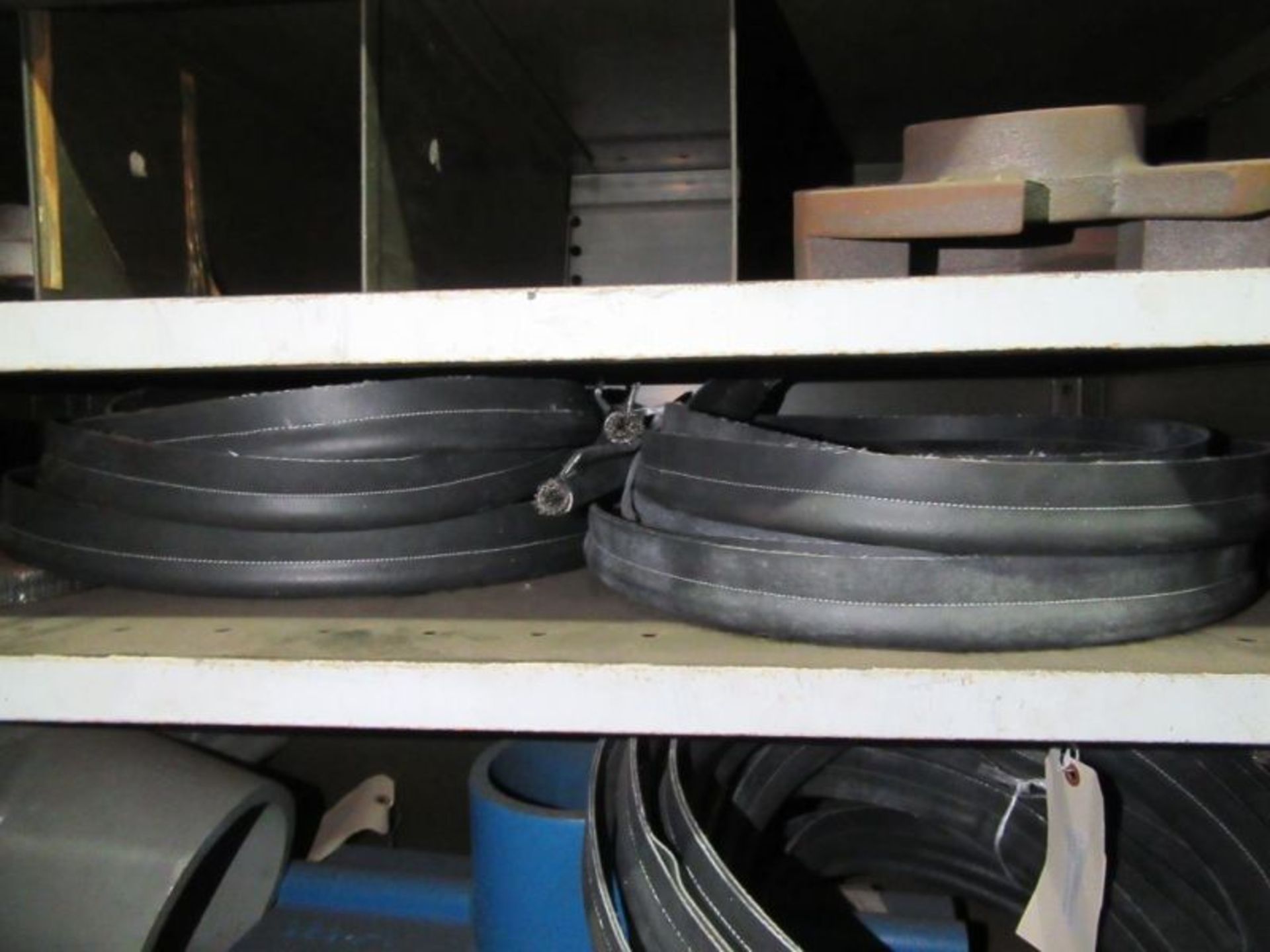 CONTENTS OF 5 SHELVES INCLUDING SEAL COUPLINGS, FLANGE PIPES, DOUBLE VALVE BODY… - Image 16 of 26