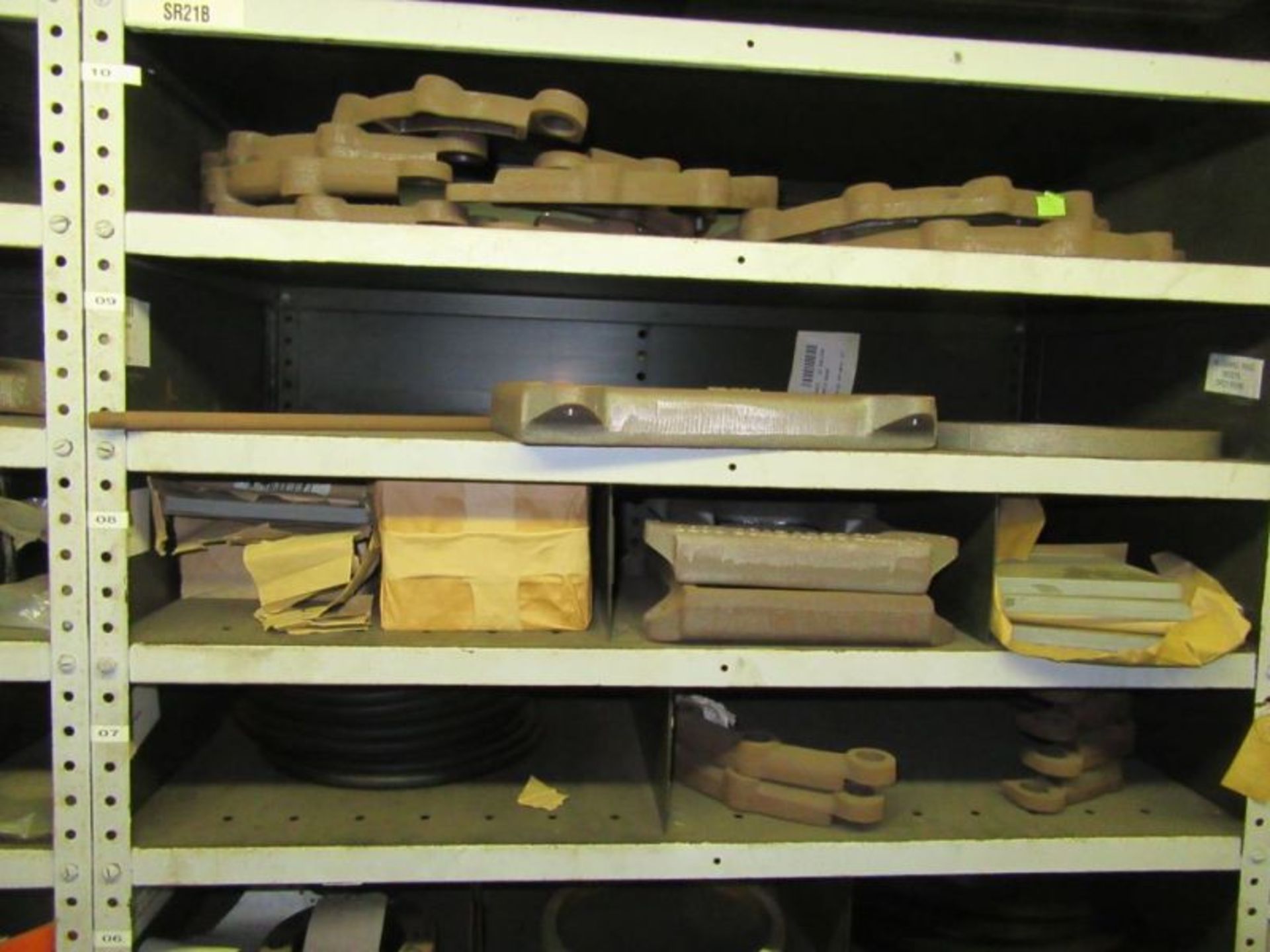 CONTENTS OF 5 SHELVES INCLUDING PIPE CASTS, GASKETS, INLET JET PUMPS… - Image 4 of 8
