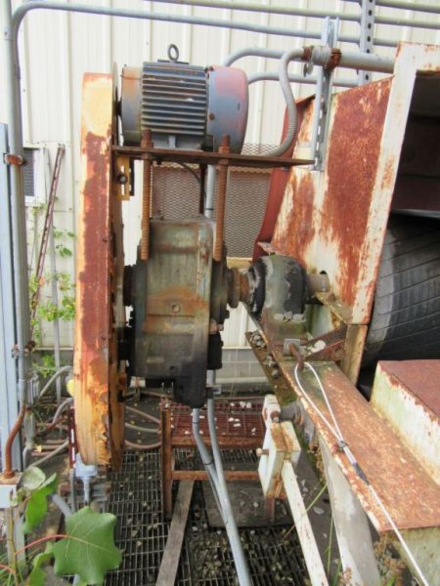 EHRSAM CRUSHER WITH ABB BELT FEEDER AND ERIEZ MAGNET - Image 9 of 9