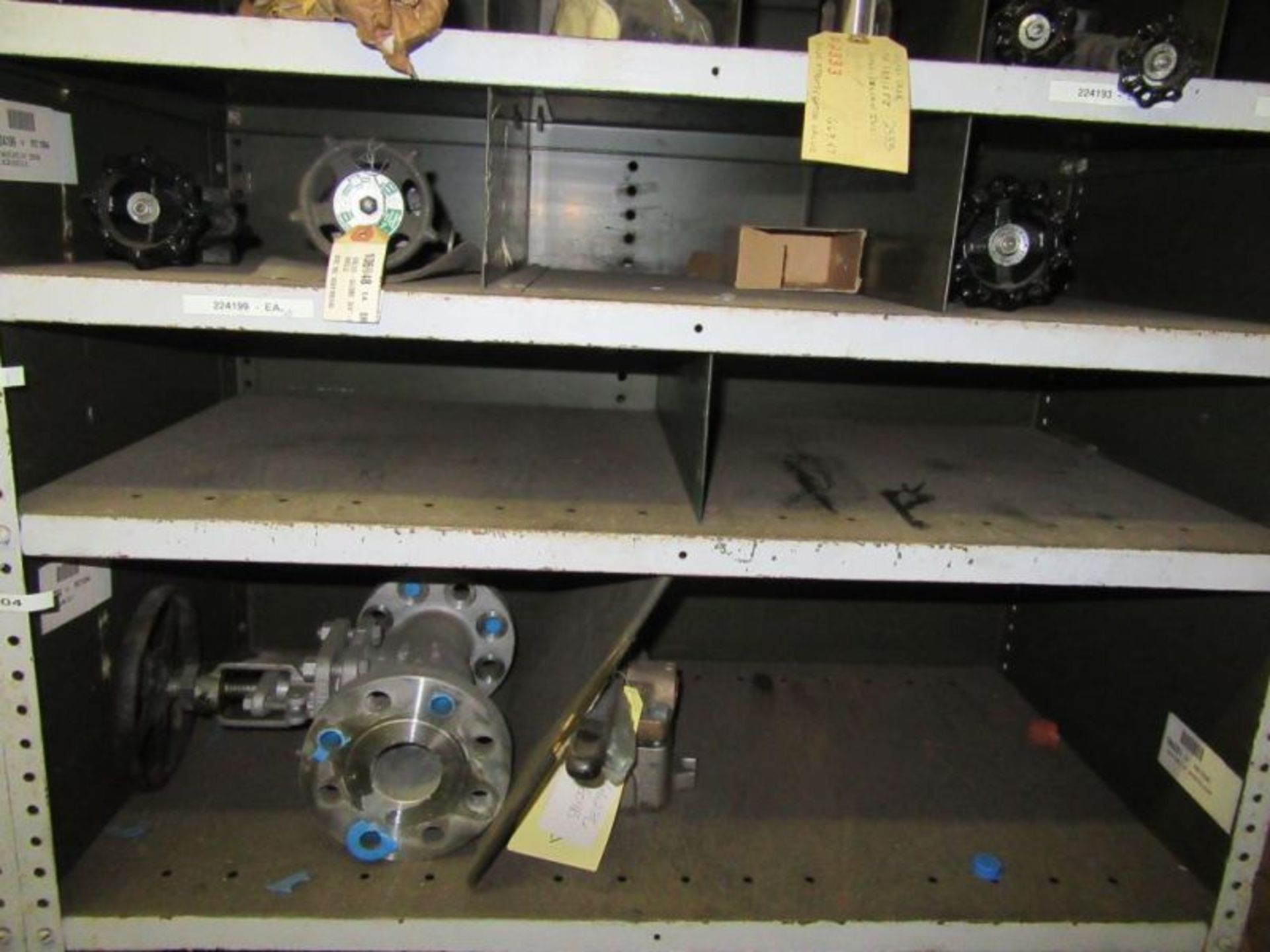 CONTENTS OF 5 SHELVES INCLUDING PIPE CASTS, GASKETS, INLET JET PUMPS… - Image 8 of 8