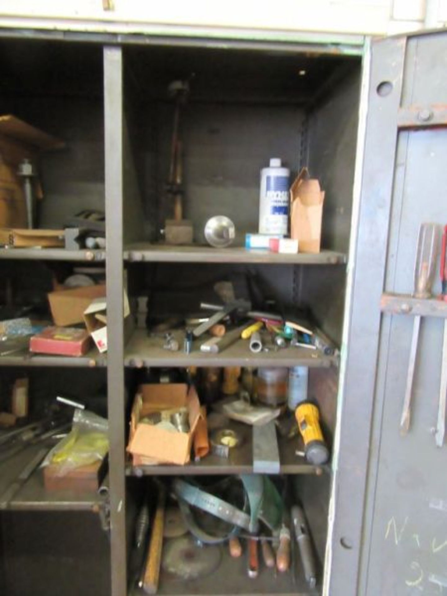 CABINET W/ TOOLS - Image 4 of 8