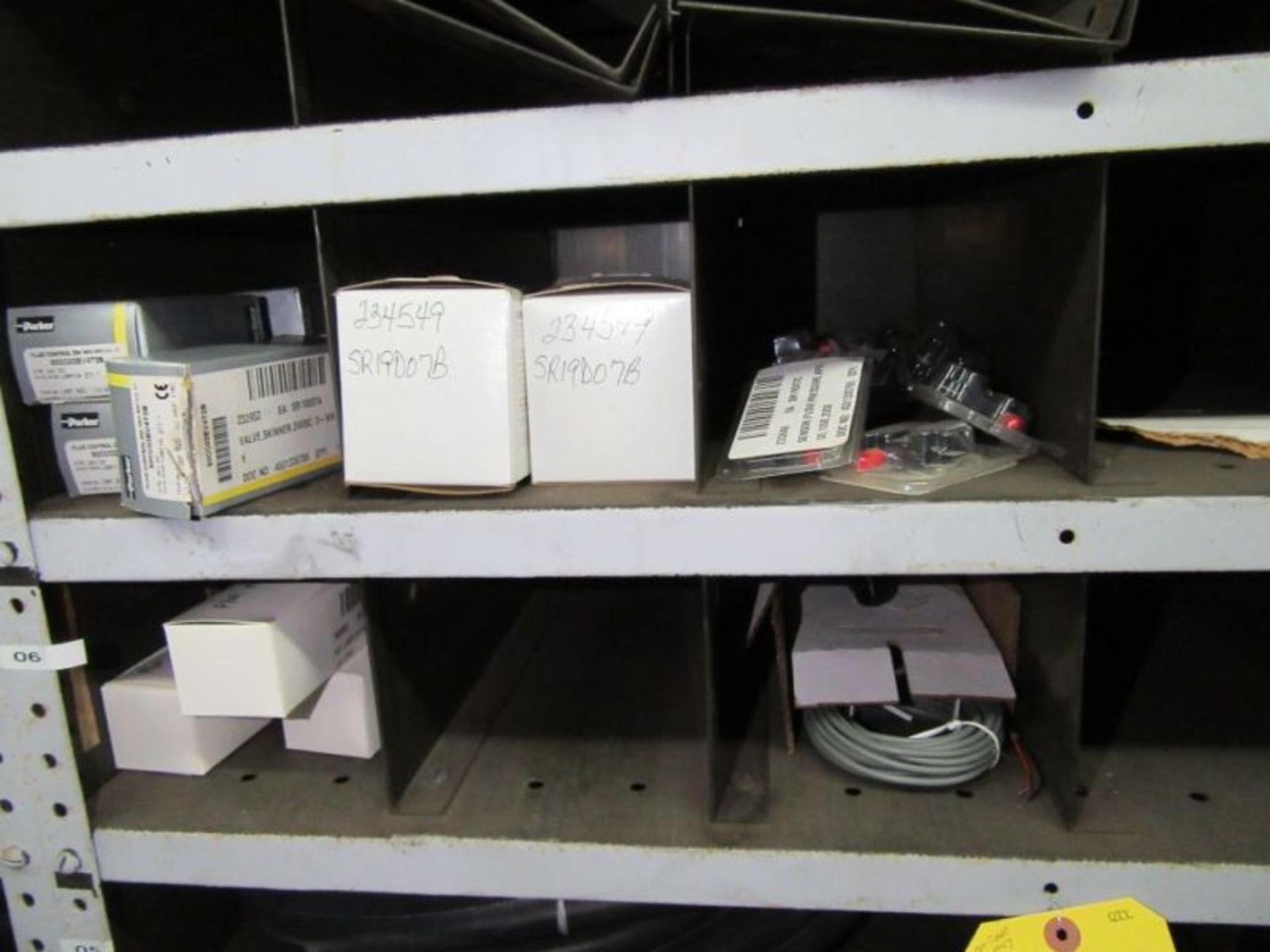 CONTENTS OF 5 SHELVES INCLUDING SEAL COUPLINGS, FLANGE PIPES, DOUBLE VALVE BODY… - Image 9 of 26