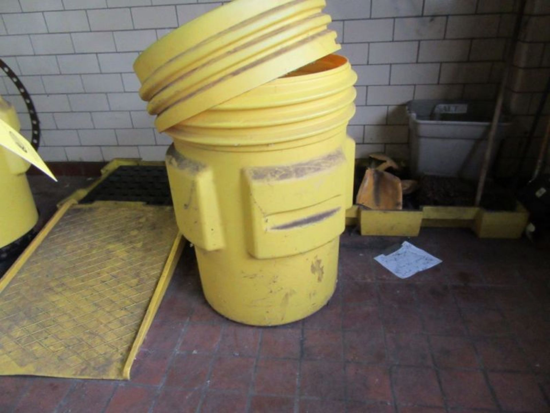 CONTAINMENT DRUM, SAFETY TRASH CANS - Image 6 of 7