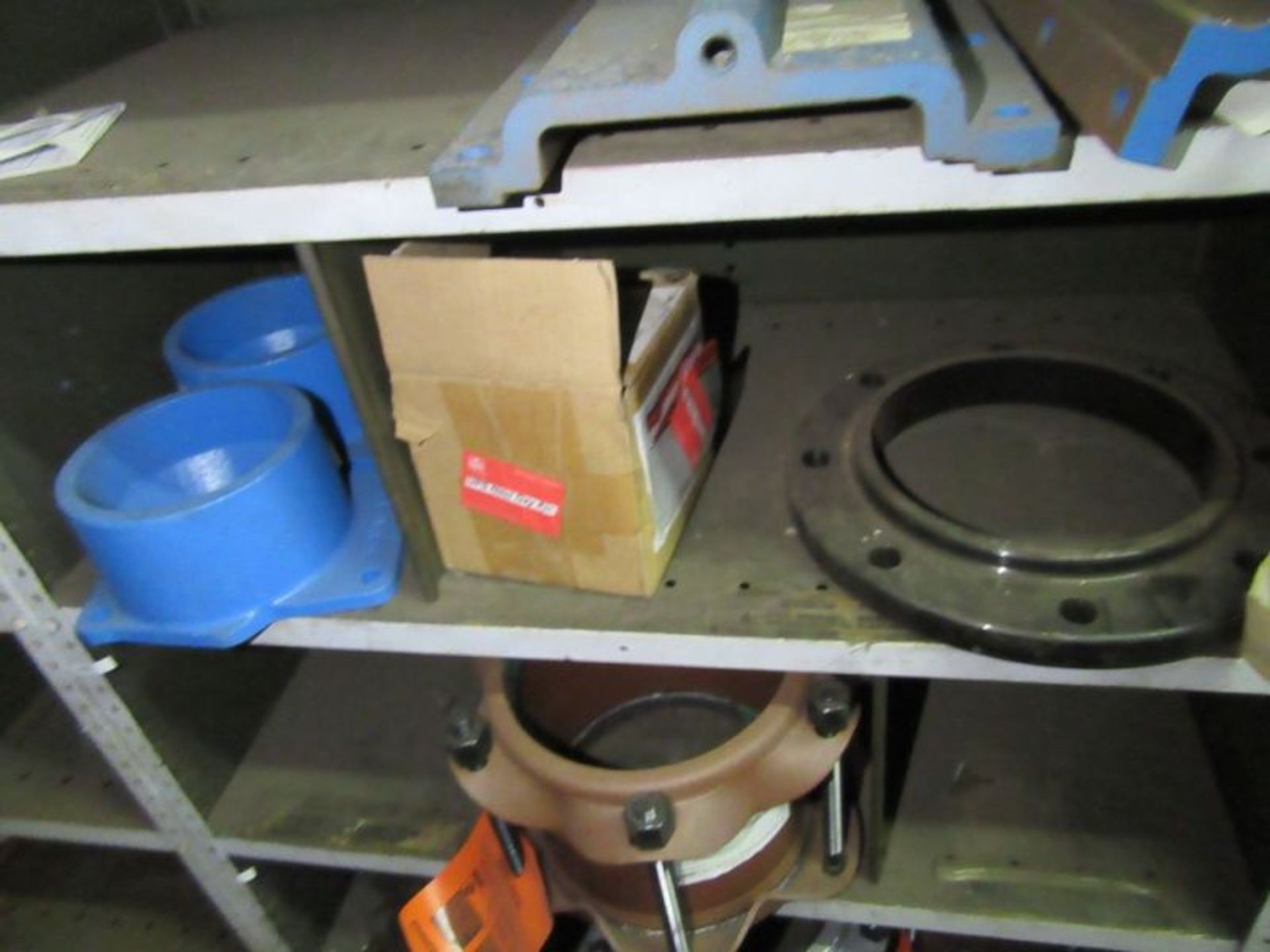 CONTENTS OF 5 SHELVES INCLUDING SEAL COUPLINGS, FLANGE PIPES, DOUBLE VALVE BODY… - Image 20 of 26