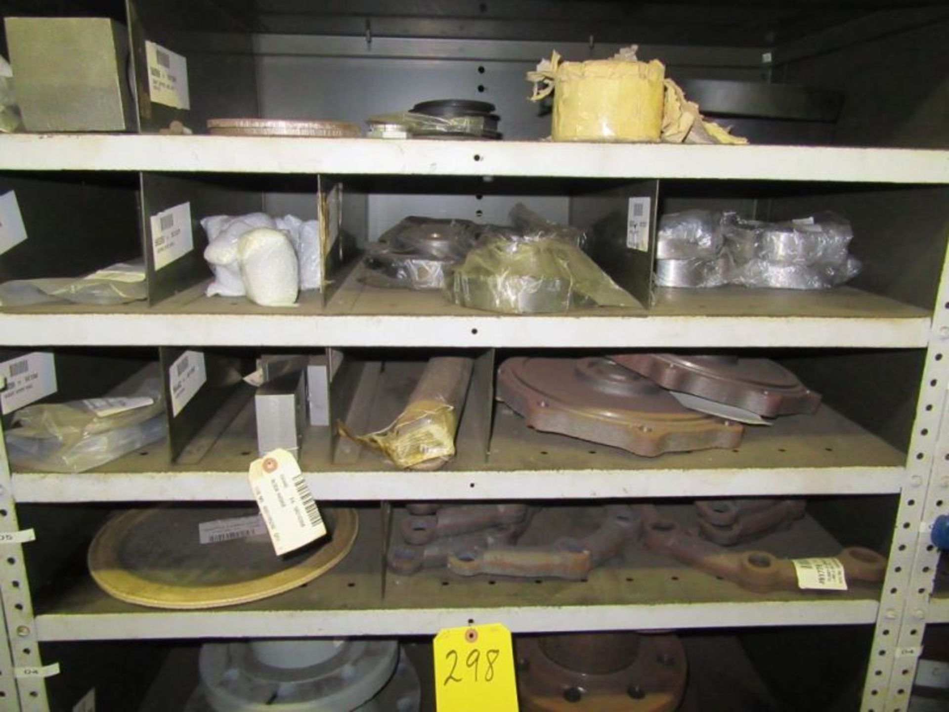 CONTENTS OF 5 SHELVES INCLUDING PIPE CASTS, GASKETS, INLET JET PUMPS… - Image 5 of 8