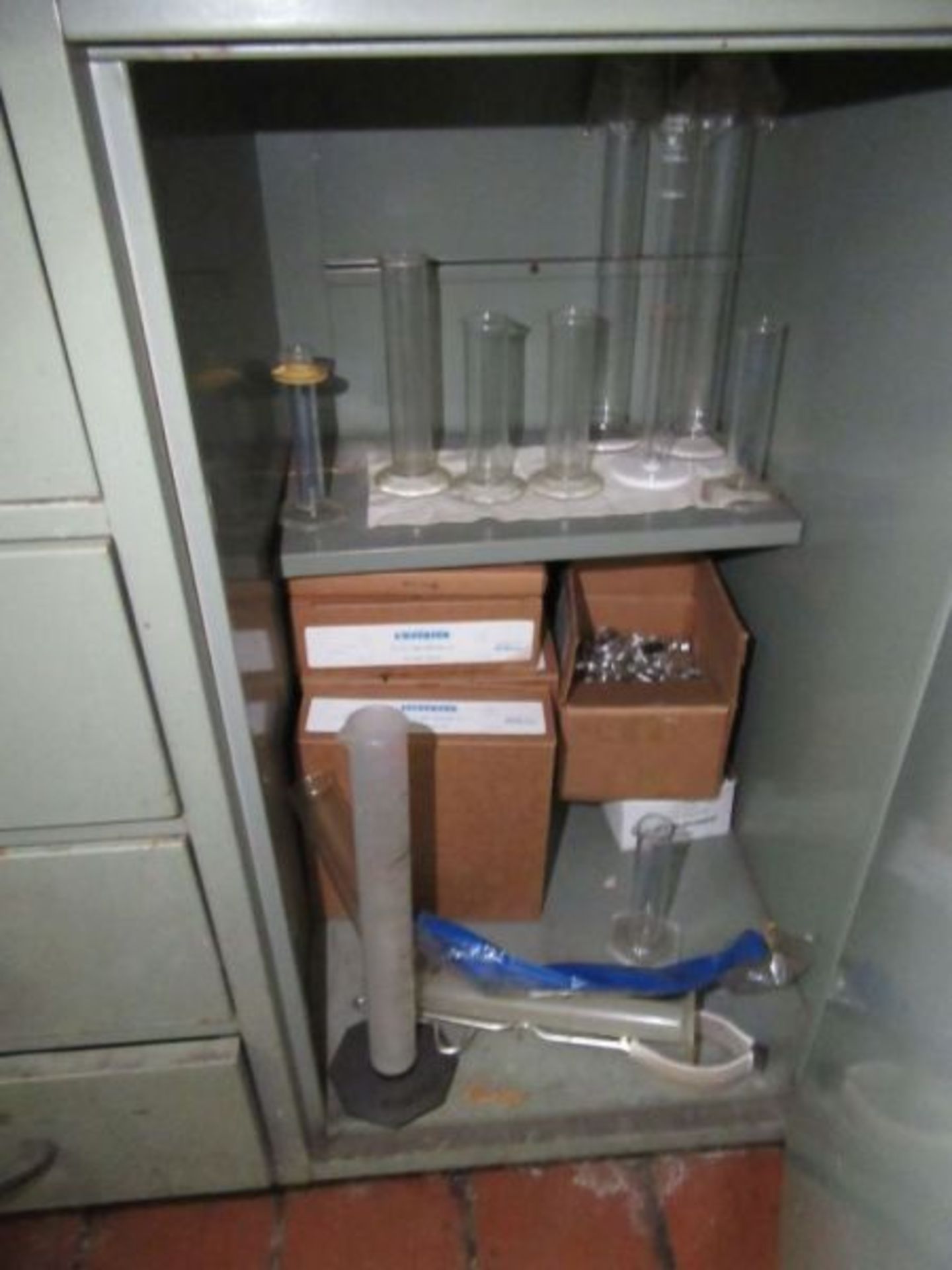 FLASKS, BEAKERS, TUBES, ELECTRICAL MAT, ETC - Image 6 of 16