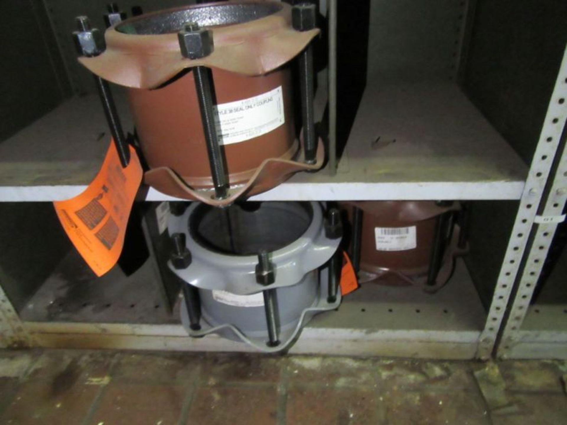CONTENTS OF 5 SHELVES INCLUDING SEAL COUPLINGS, FLANGE PIPES, DOUBLE VALVE BODY… - Image 19 of 26