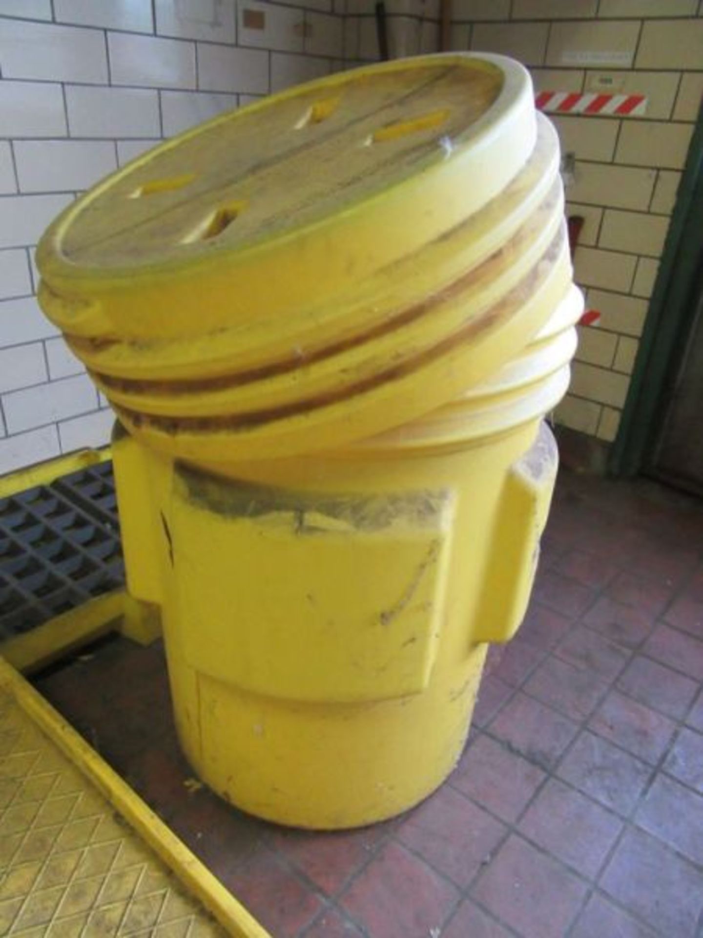 CONTAINMENT DRUM, SAFETY TRASH CANS - Image 4 of 7