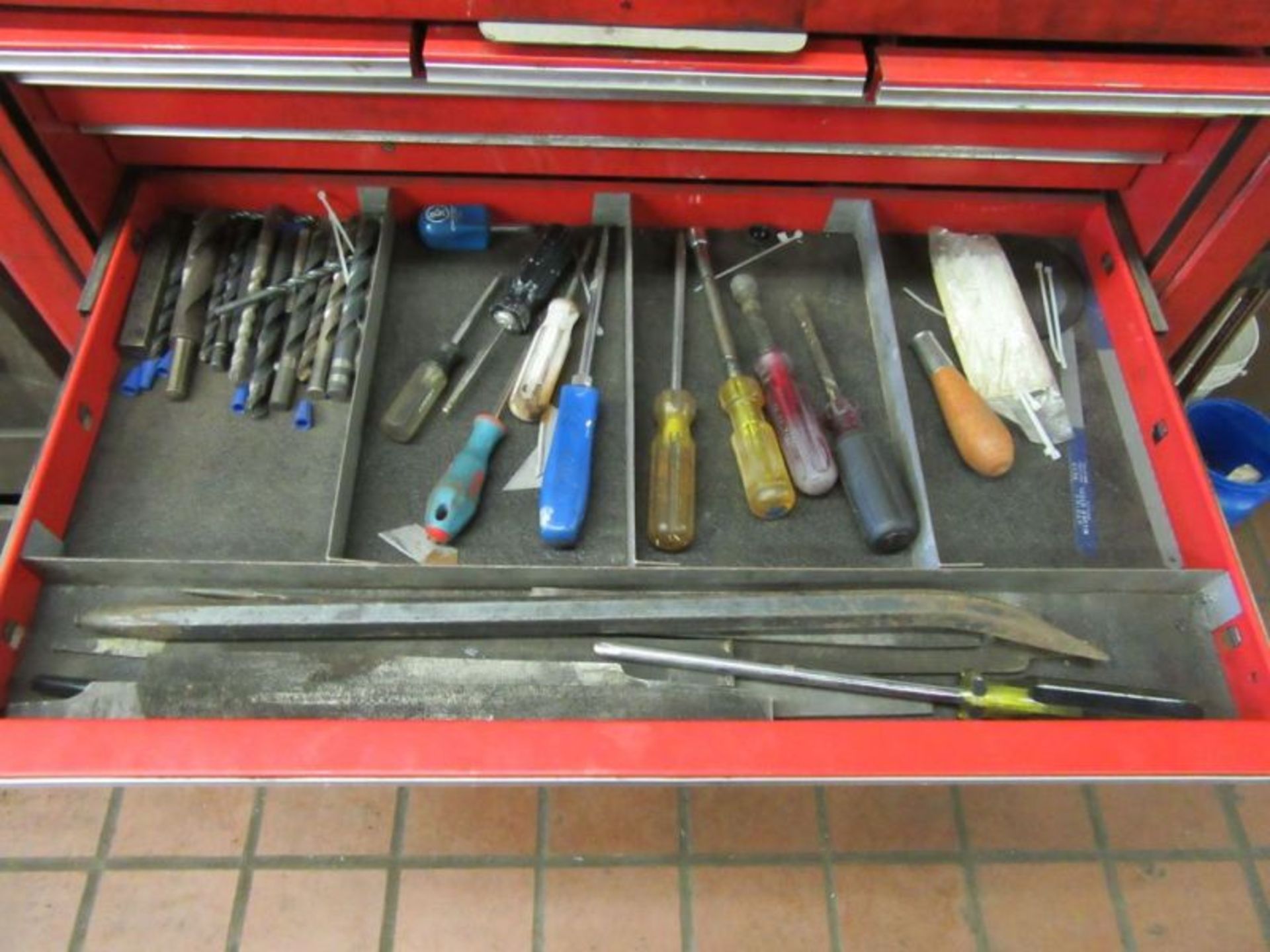 SNAP-ON ROLLING TOOL BOX WITH ASSORTED TOOLS - Image 7 of 13