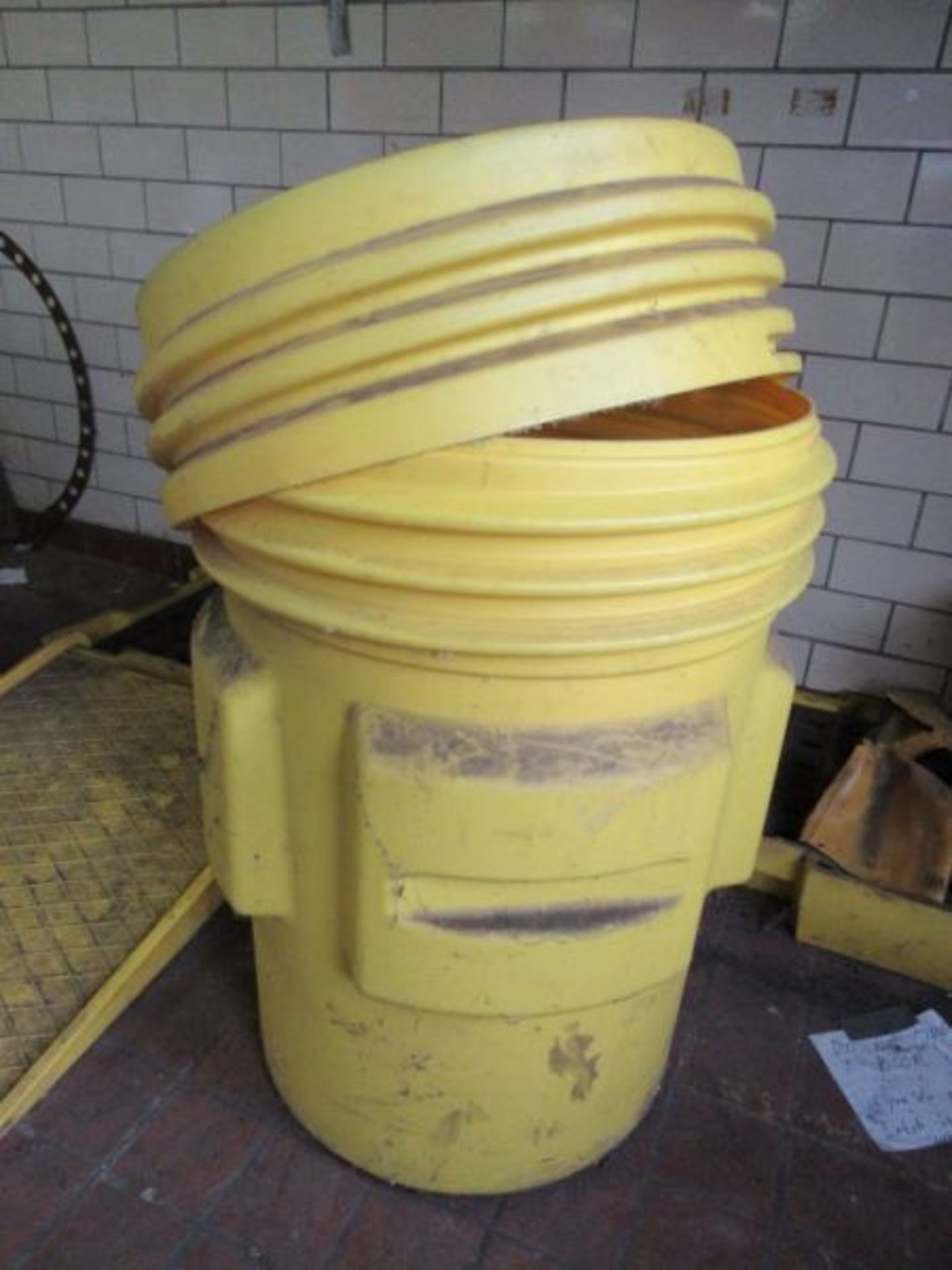 CONTAINMENT DRUM, SAFETY TRASH CANS - Image 5 of 7