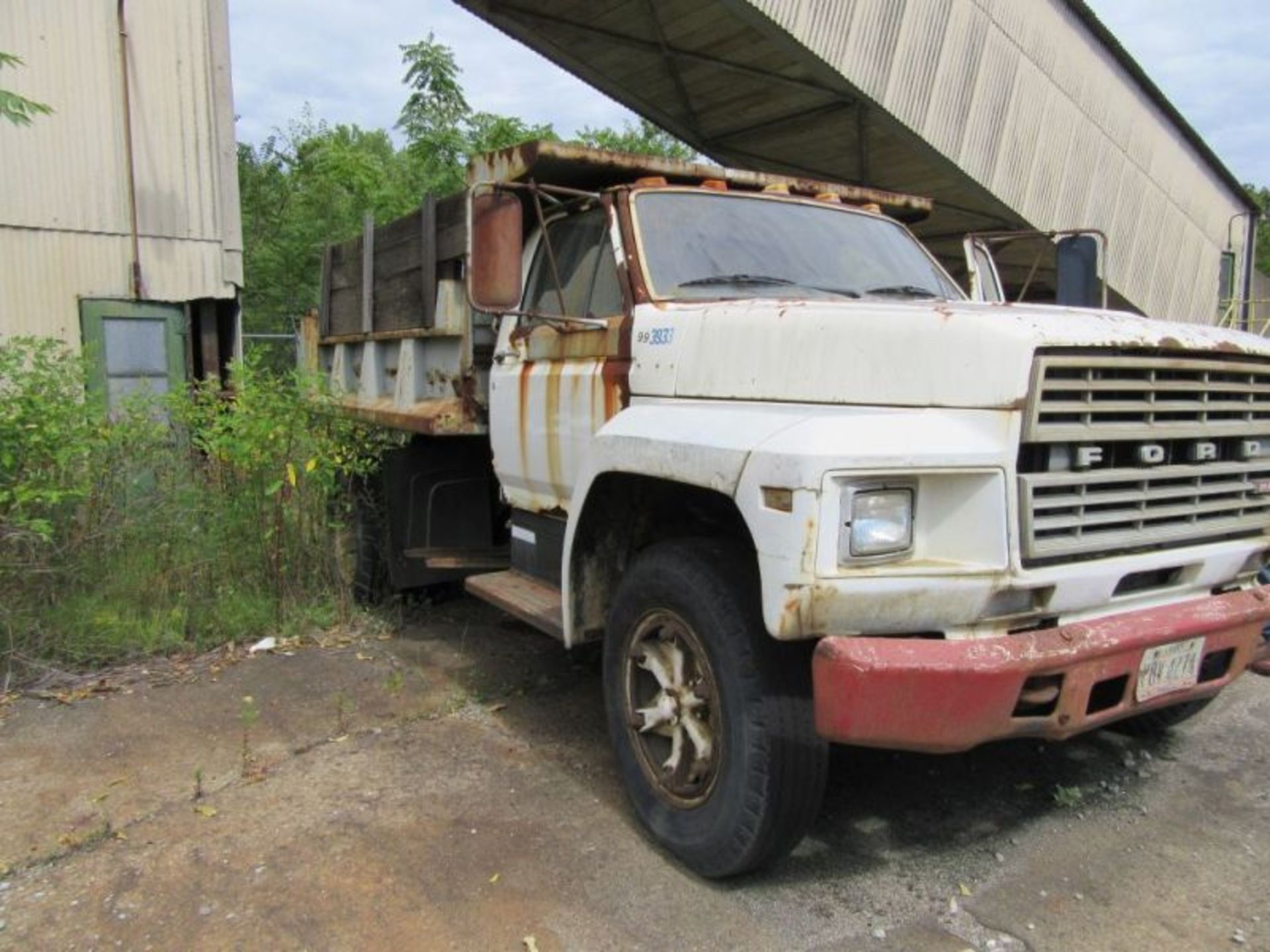 1984 FORD F-700 GAS DUMP TRUCK. VIN1FDNF70HXEVA0427. MILEAGE 038765 - Bild 2 aus 7