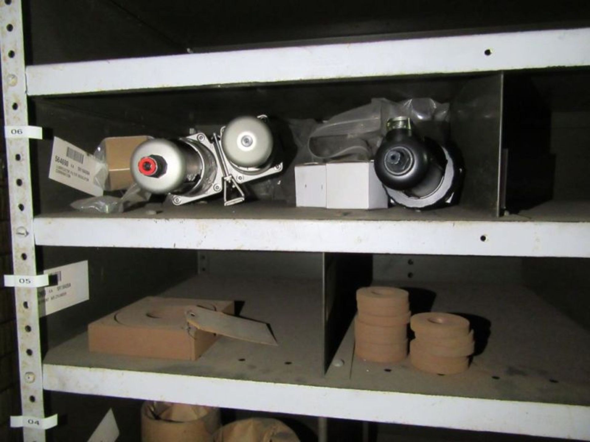 CONTENTS OF 5 SHELVES INCLUDING SEAL COUPLINGS, FLANGE PIPES, DOUBLE VALVE BODY… - Image 26 of 26