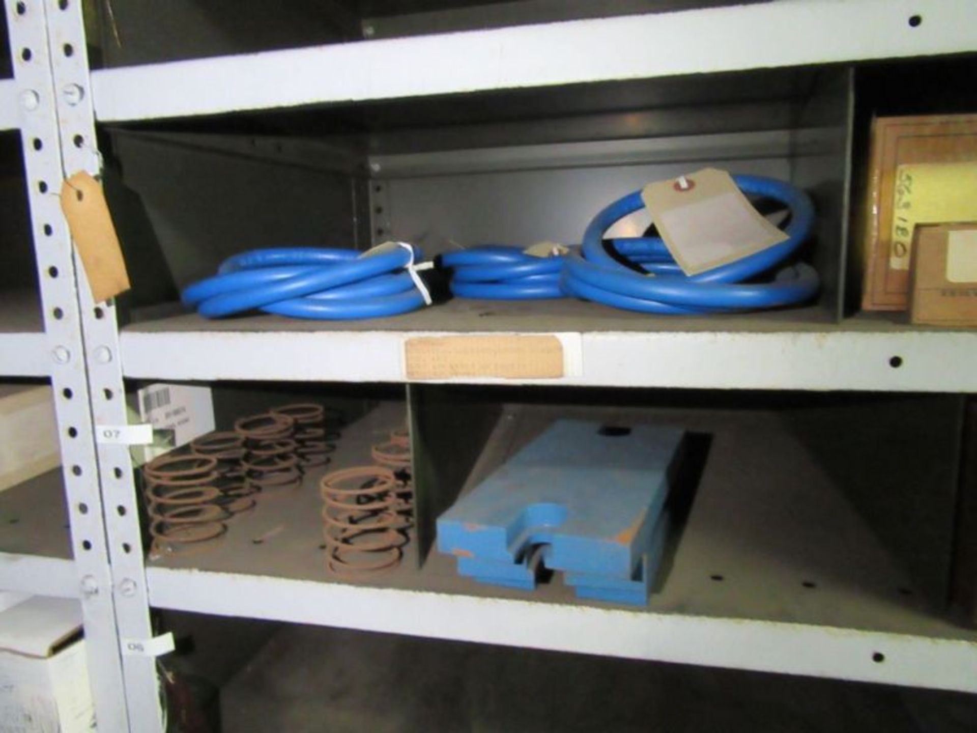CONTENTS OF 5 SHELVES INCLUDING SEAL COUPLINGS, FLANGE PIPES, DOUBLE VALVE BODY… - Image 22 of 26