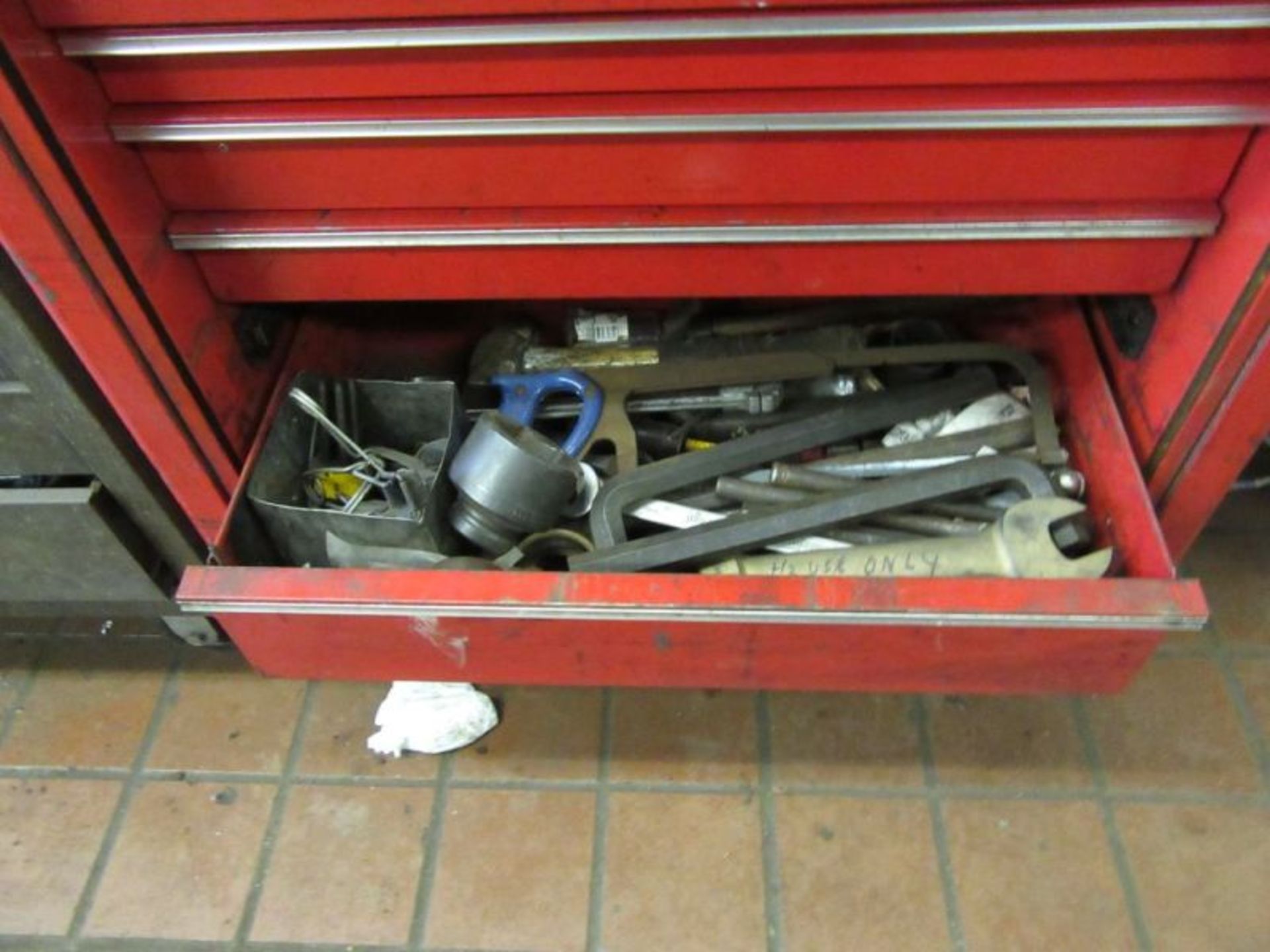 SNAP-ON ROLLING TOOL BOX WITH ASSORTED TOOLS - Image 11 of 13