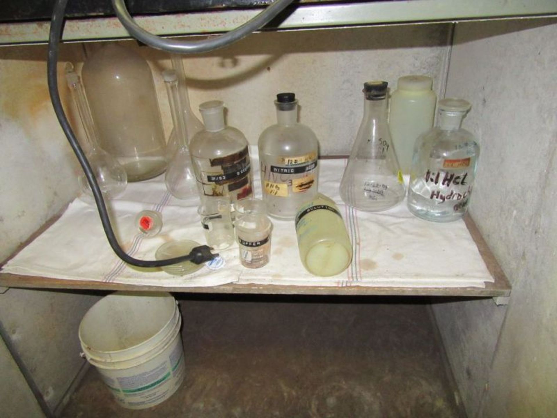 CONTENTS OF CABINETS - TURBIDMETER, GLASS BEAKERS, FLASKS, ETC - Image 15 of 15