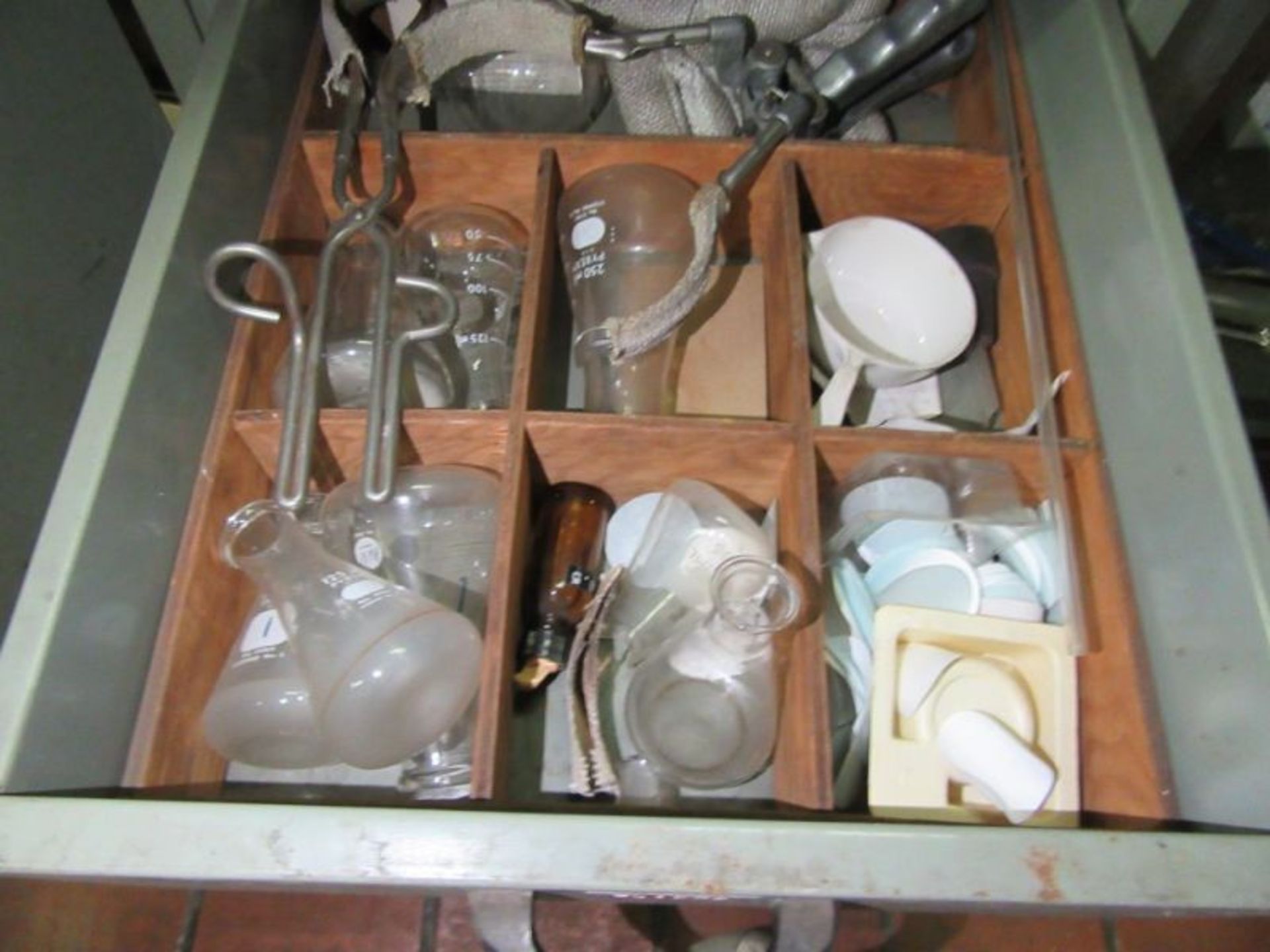 FLASKS, BEAKERS, TUBES, ELECTRICAL MAT, ETC - Image 9 of 16