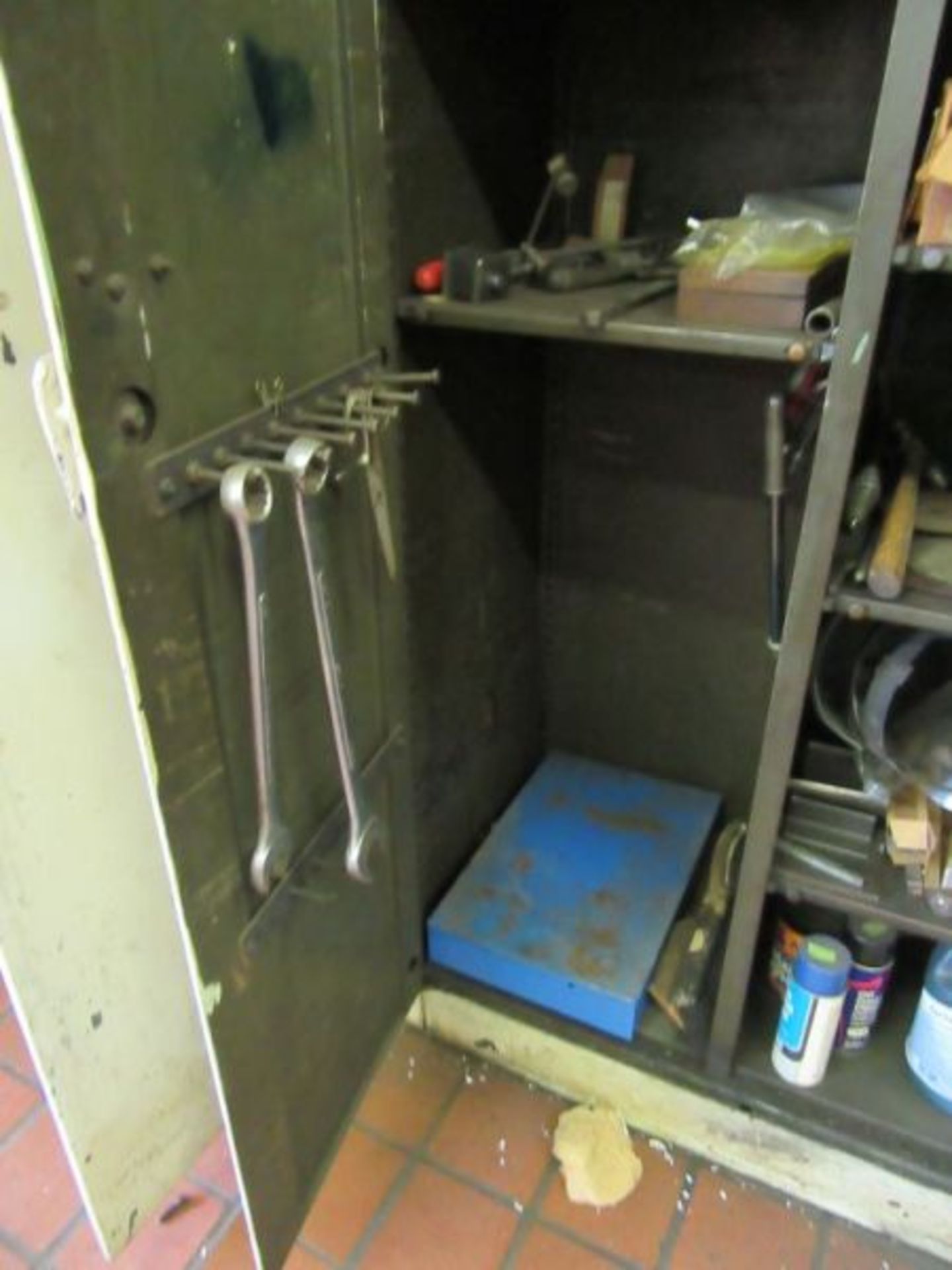 CABINET W/ TOOLS - Image 6 of 8