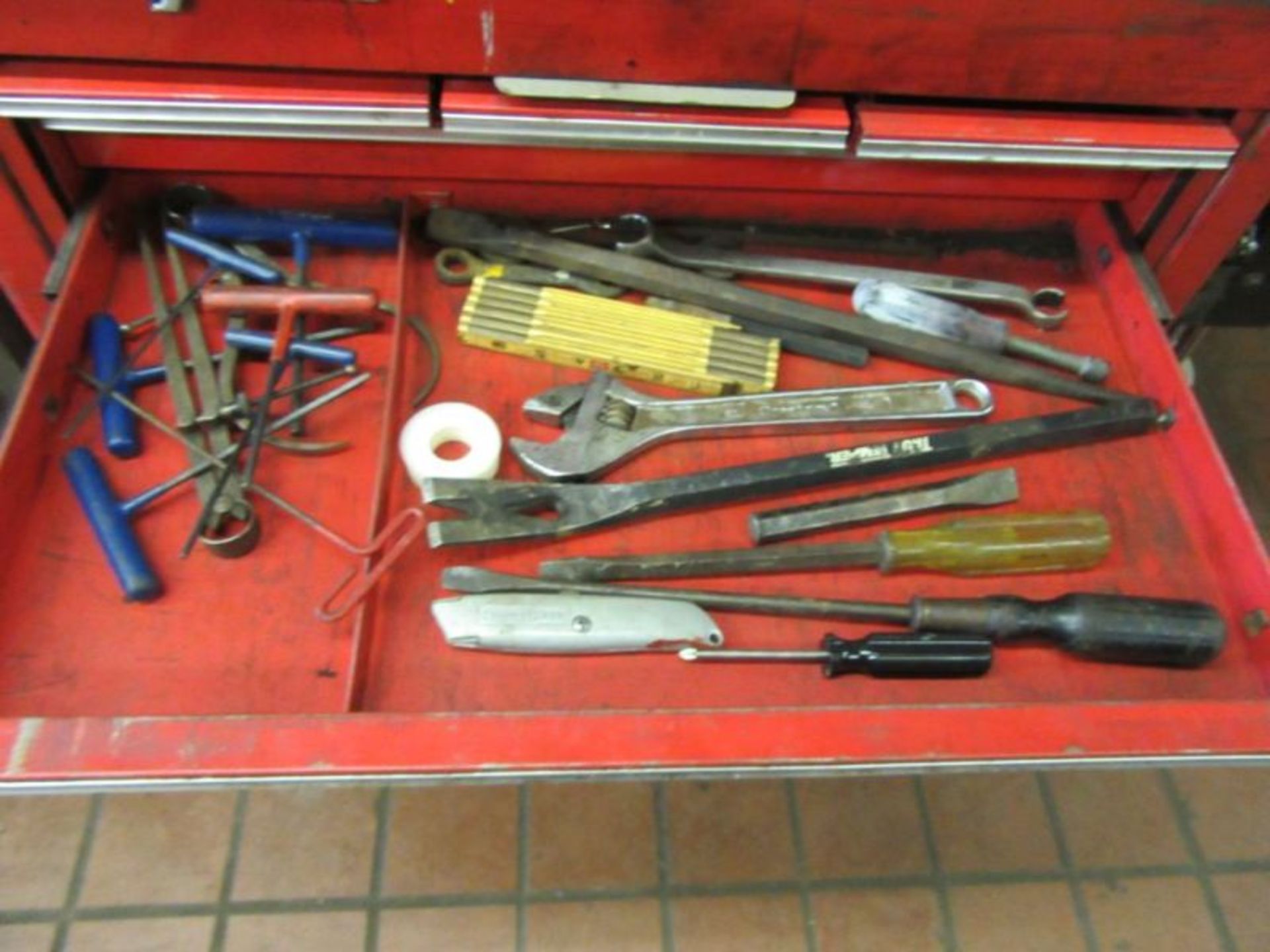 SNAP-ON ROLLING TOOL BOX WITH ASSORTED TOOLS - Image 6 of 13