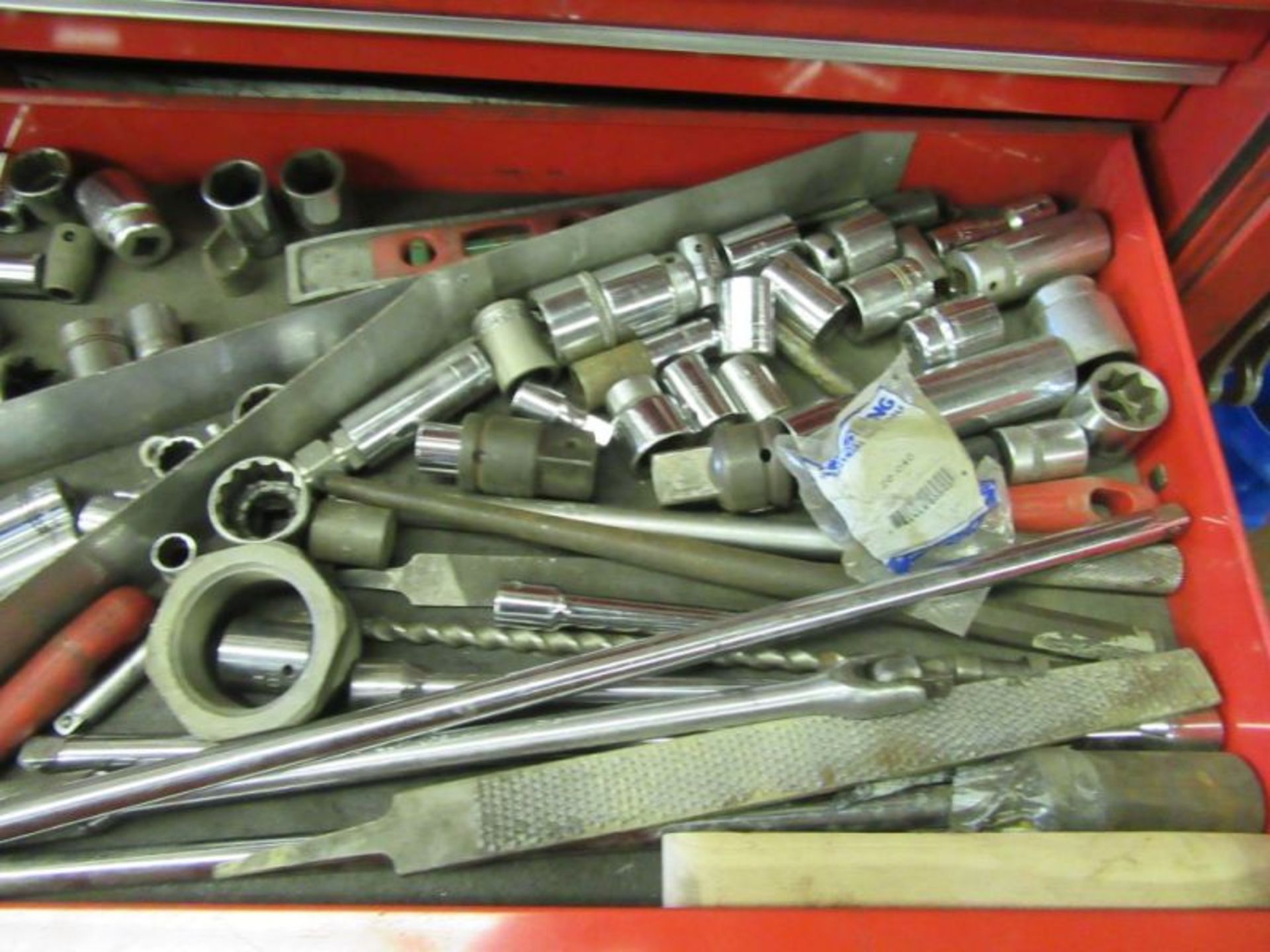 SNAP-ON ROLLING TOOL BOX WITH ASSORTED TOOLS - Image 10 of 13
