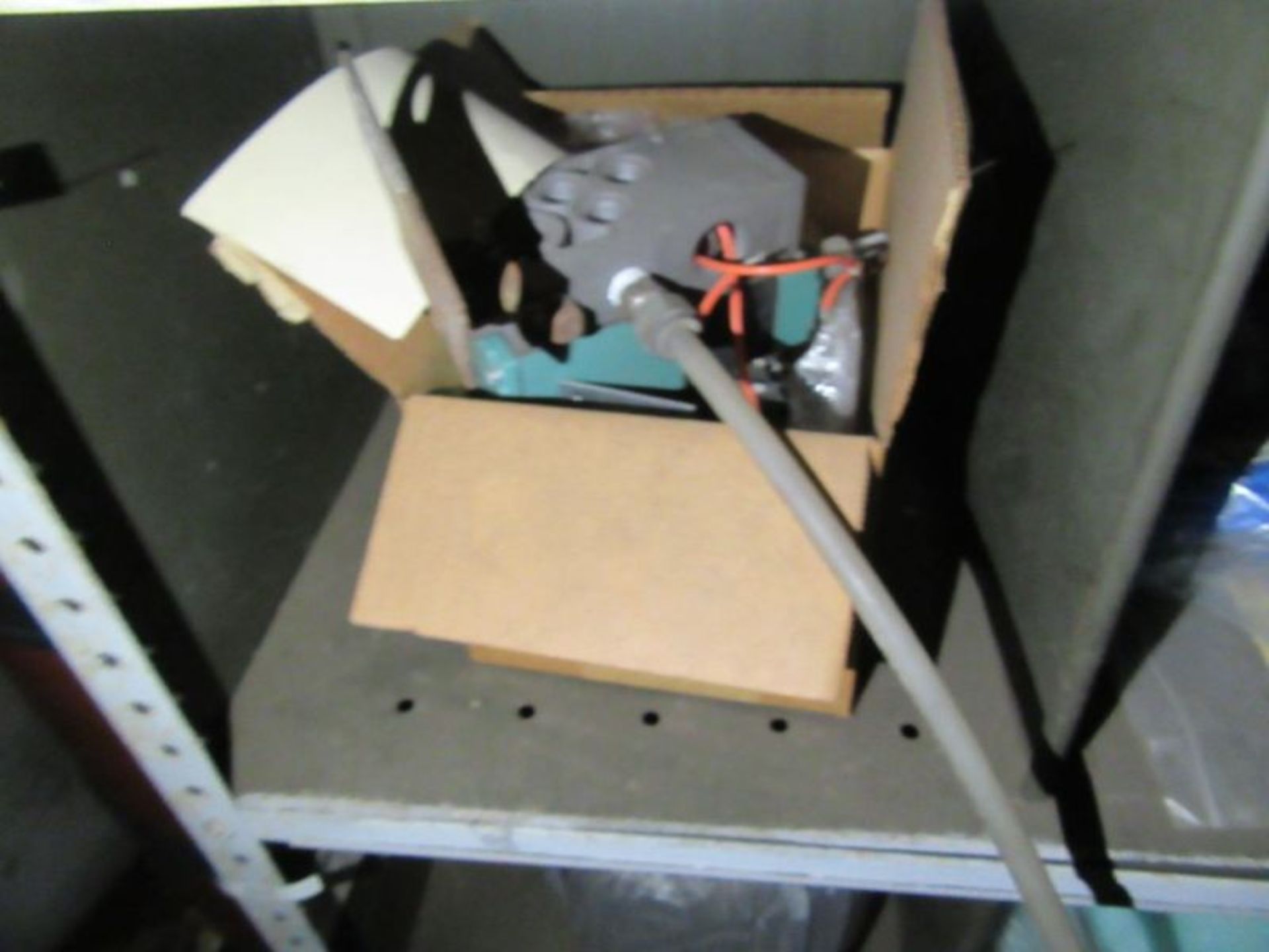 CONTENTS OF 5 SHELVES OF LINER PLATES, SKIRT CYLINDERS, VALVE MIST ELIMINATORS PARTS, ETC - Image 5 of 54