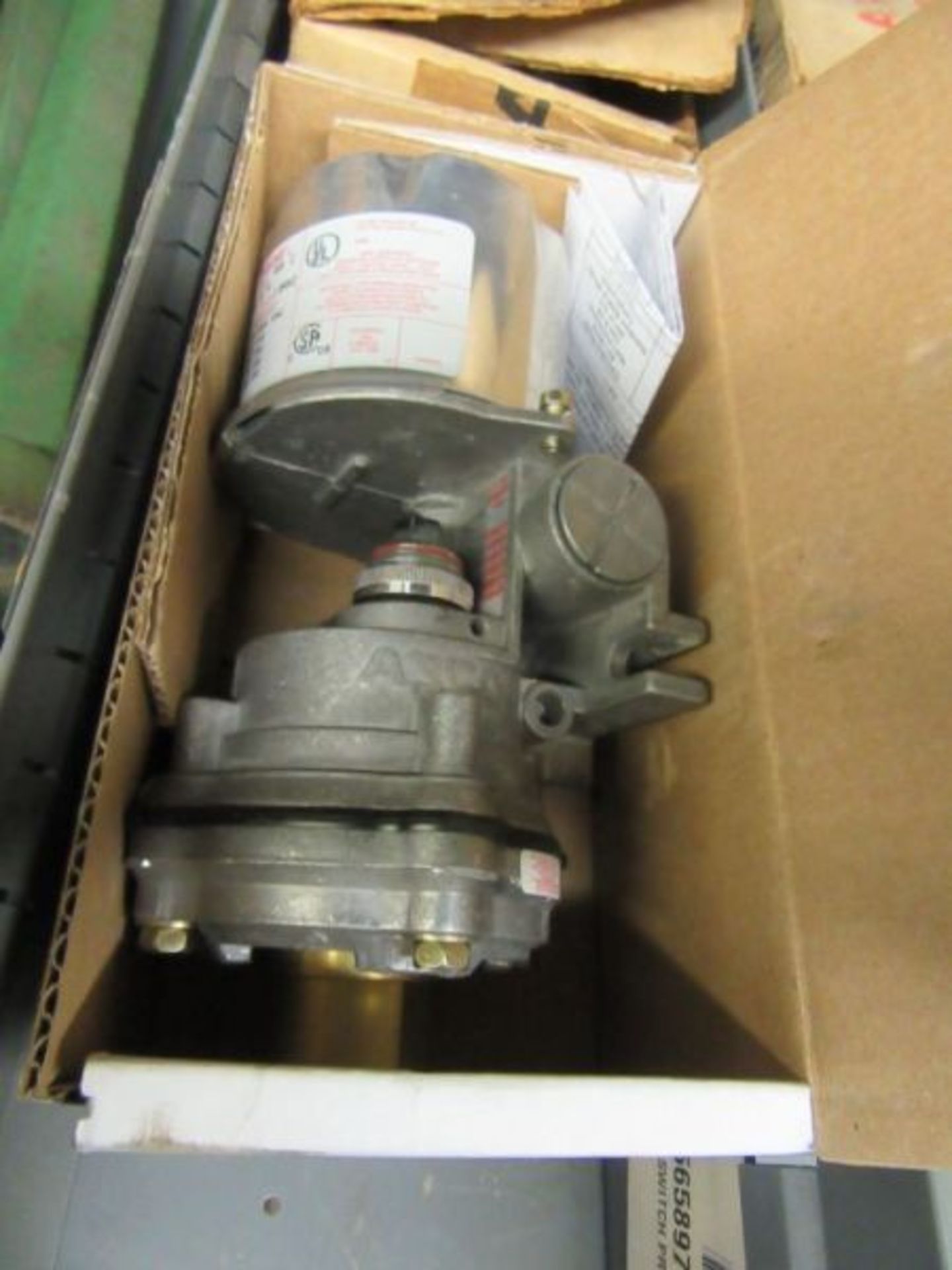 CONTENTS OF CABINET - LUBRICATORS, SINGLE CYLINDERS, SPRINGS, ASPIRATING RINGS, ETC - Image 3 of 11