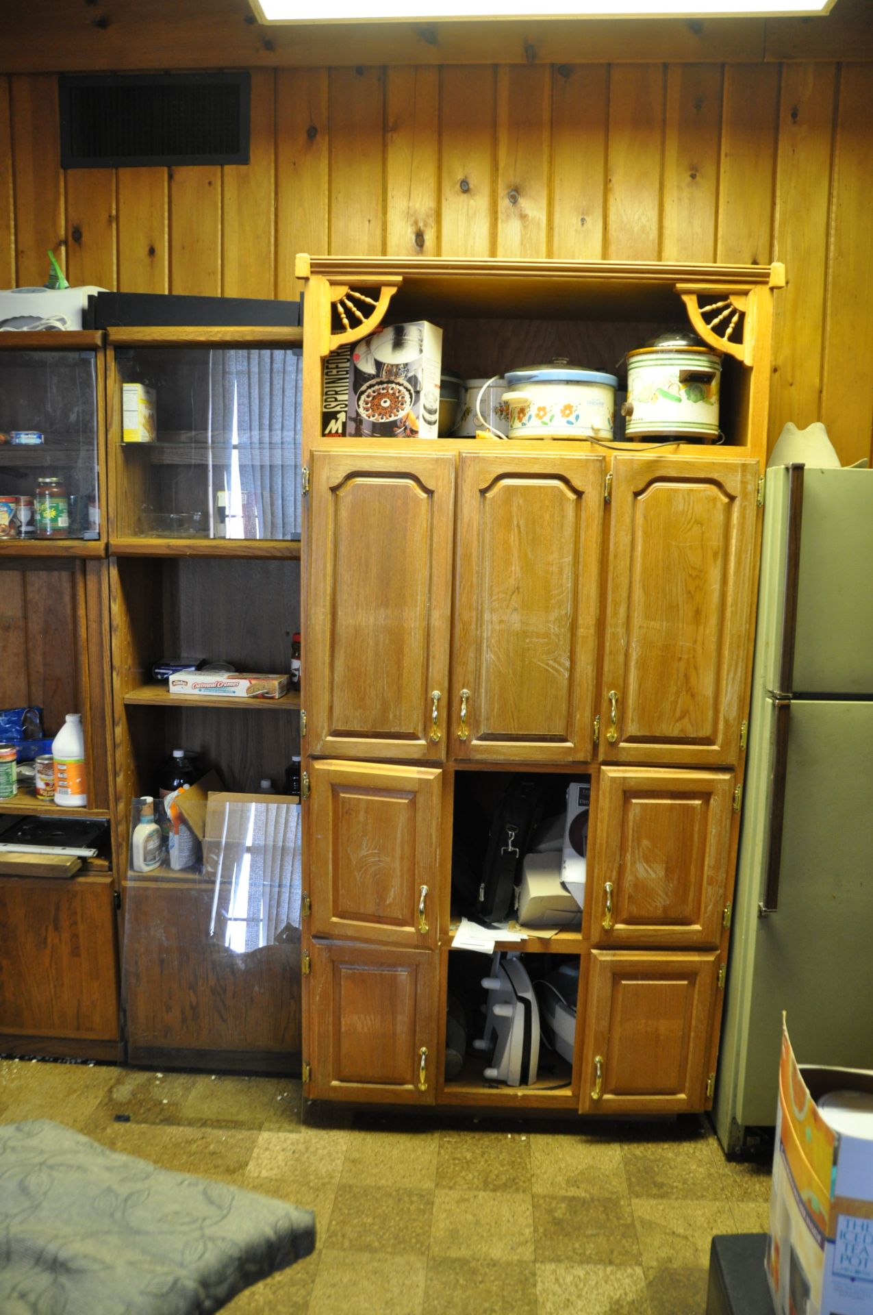 OFFICE CONTENTS: L DESK, RECLINER, REFRIGERATOR, COOKING UTENSILES… - Image 7 of 8