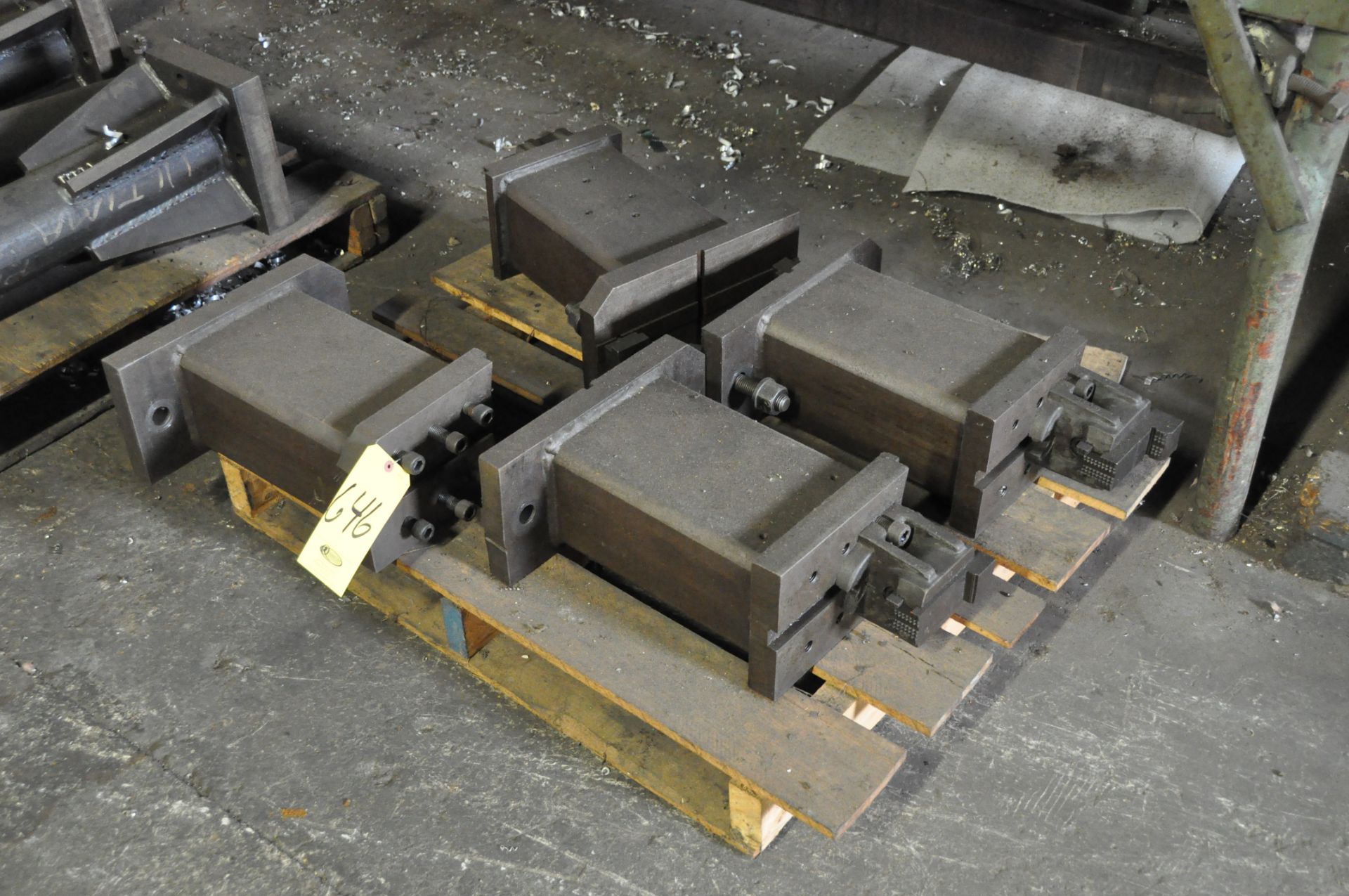 (4) STEEL SETUP BLOCKS WITH (4) SMALL BORING MILL CHUCK JAWS.