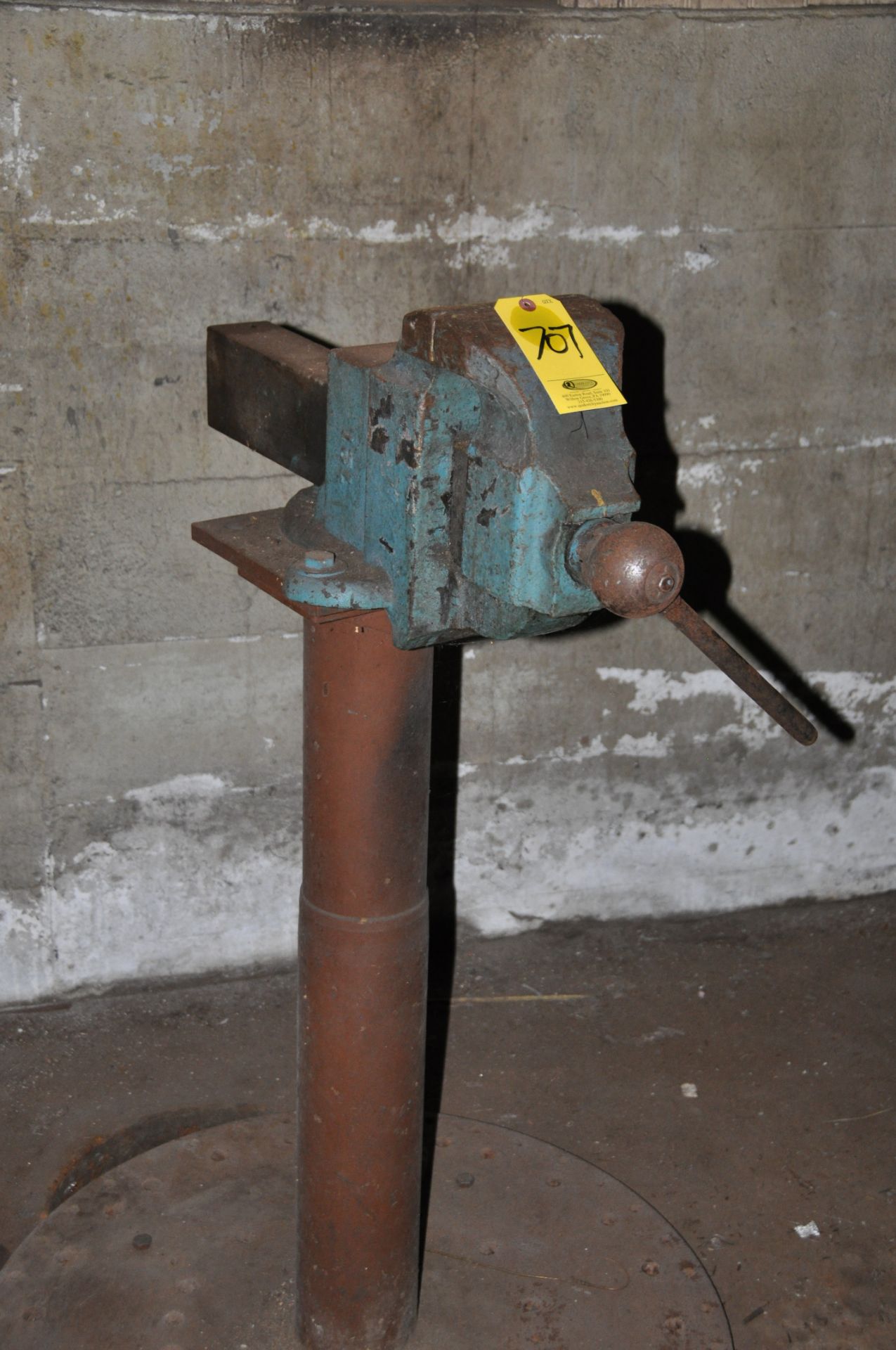 ATHOL BENCH VISE ON STAND