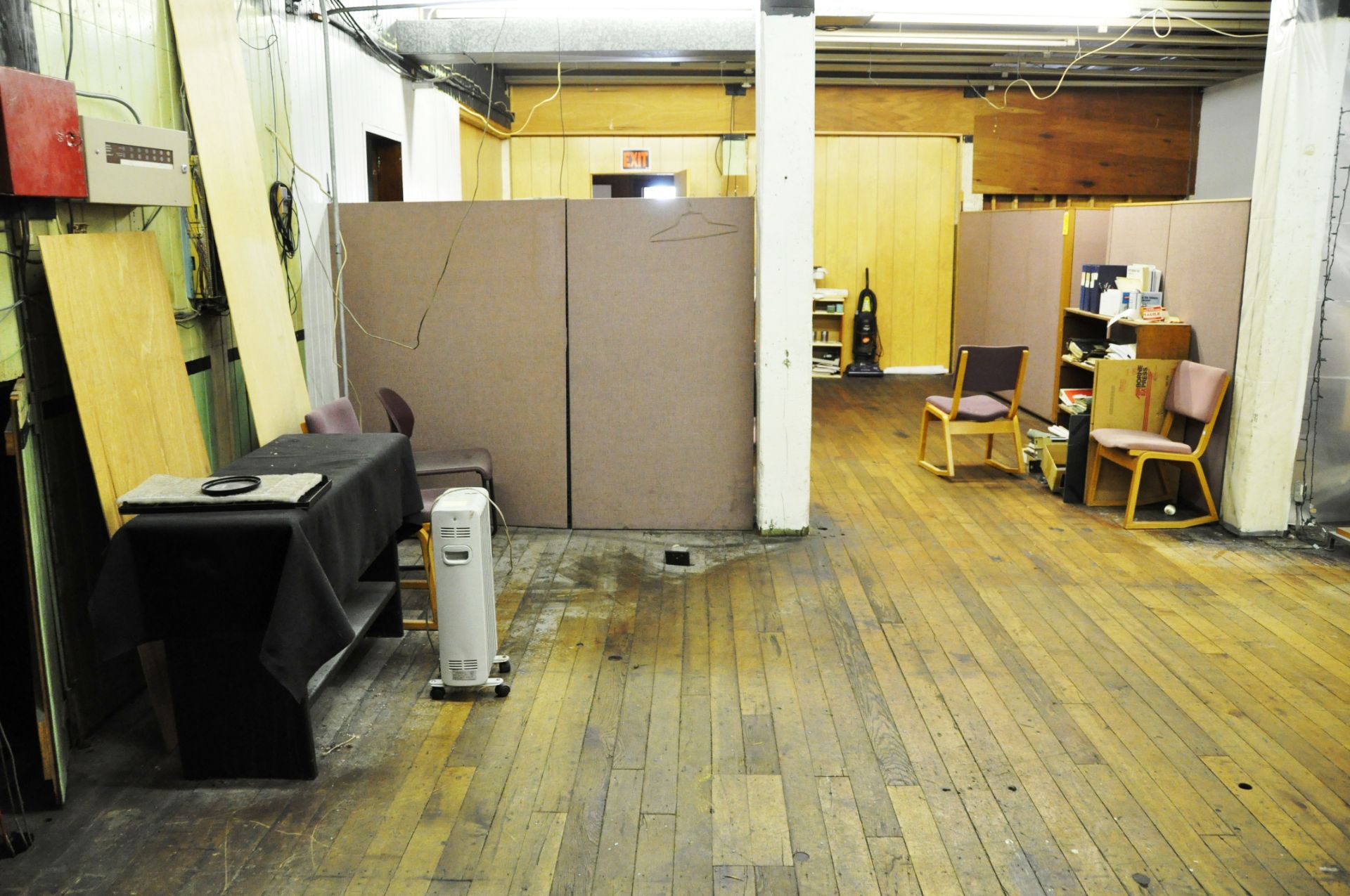 OTHER HALF OF STORAGE ROOM AREA CONTENTS: STANDARD REGISTER WIDE BED PRINTER… - Image 6 of 18