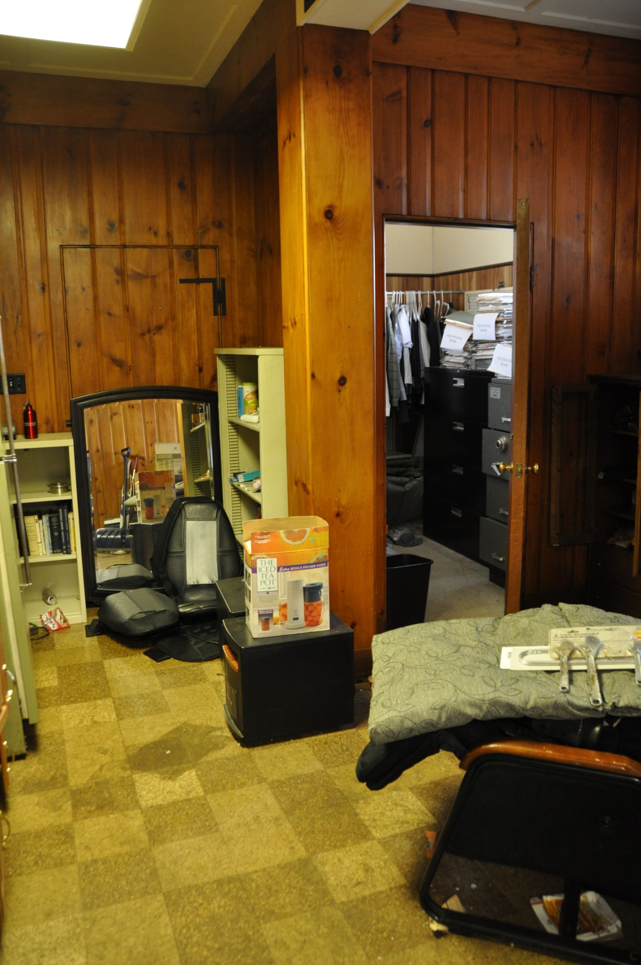 OFFICE CONTENTS: L DESK, RECLINER, REFRIGERATOR, COOKING UTENSILES… - Image 5 of 8